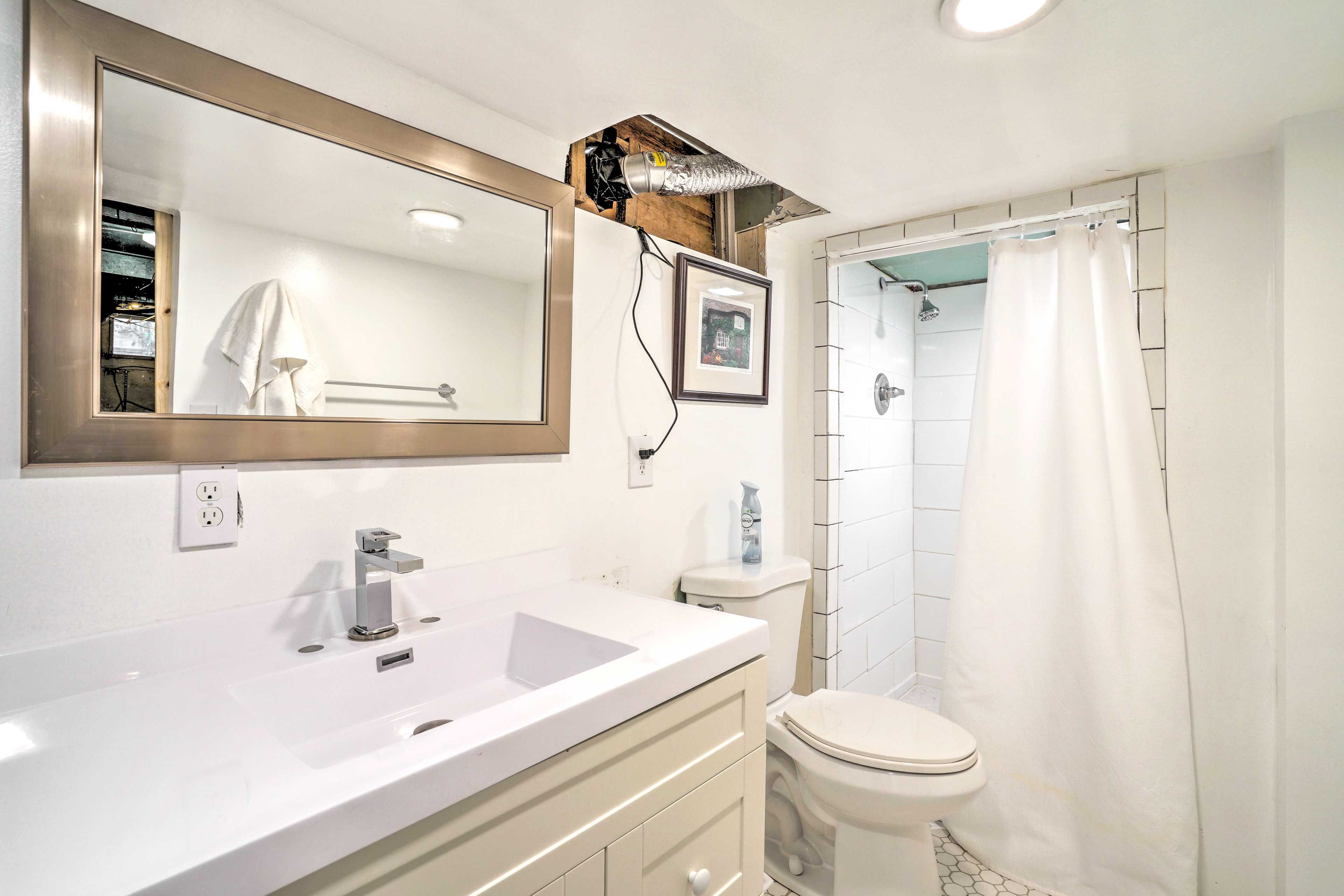 Full Bathroom | Hair Dryer