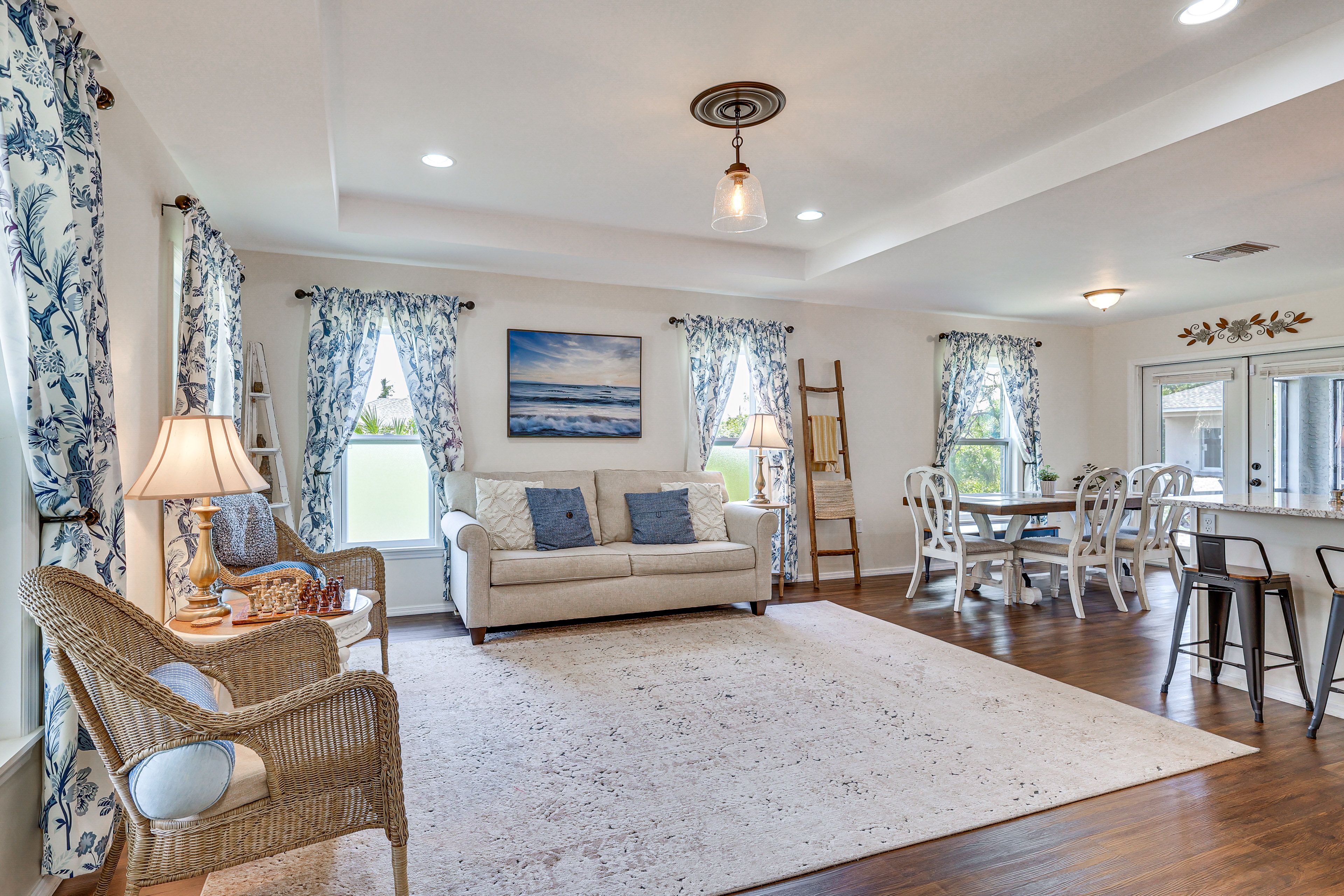 Living Room | Smart TV | Central A/C | Free WiFi | Pack 'n Play Available