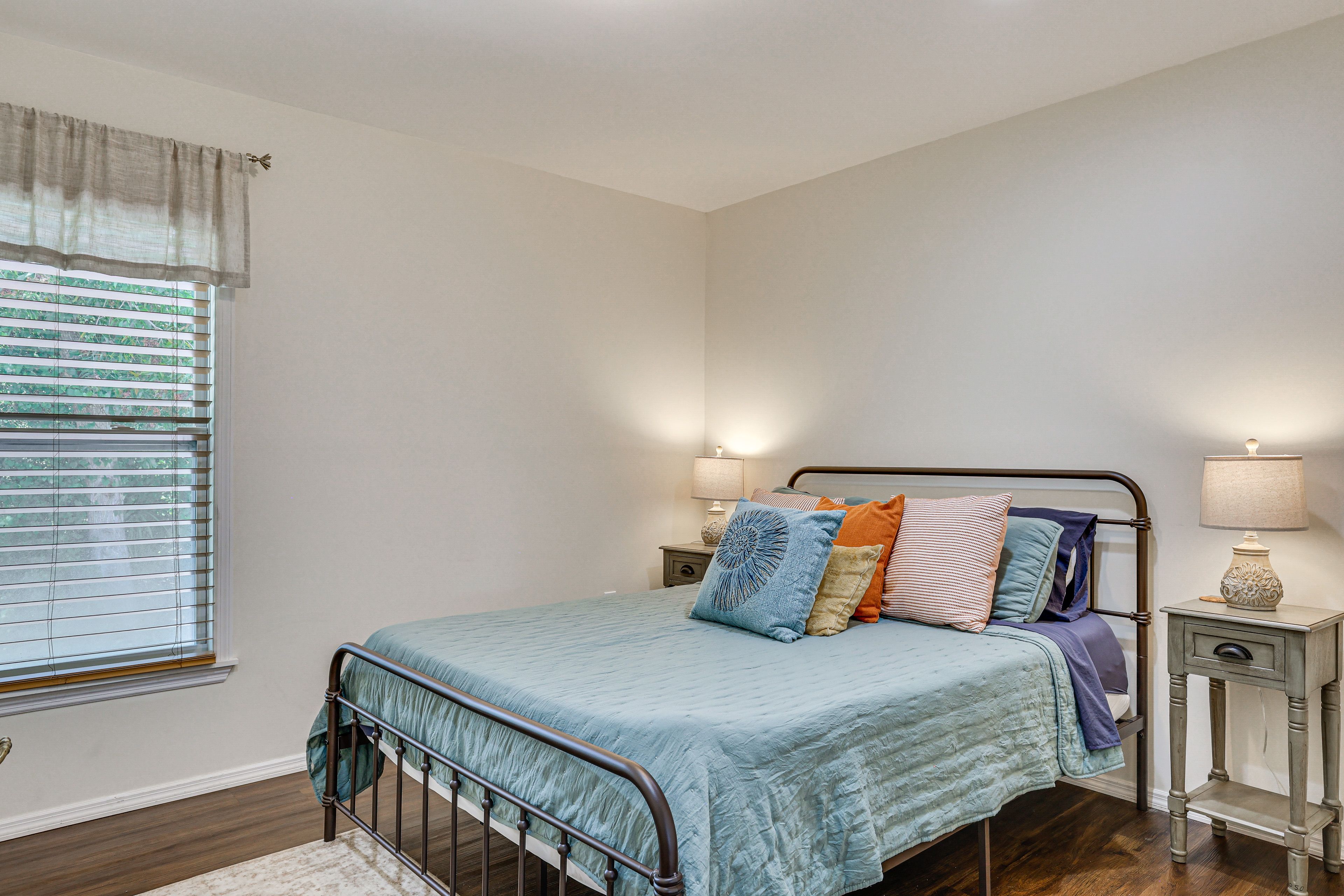 Bedroom 3 | Queen Bed