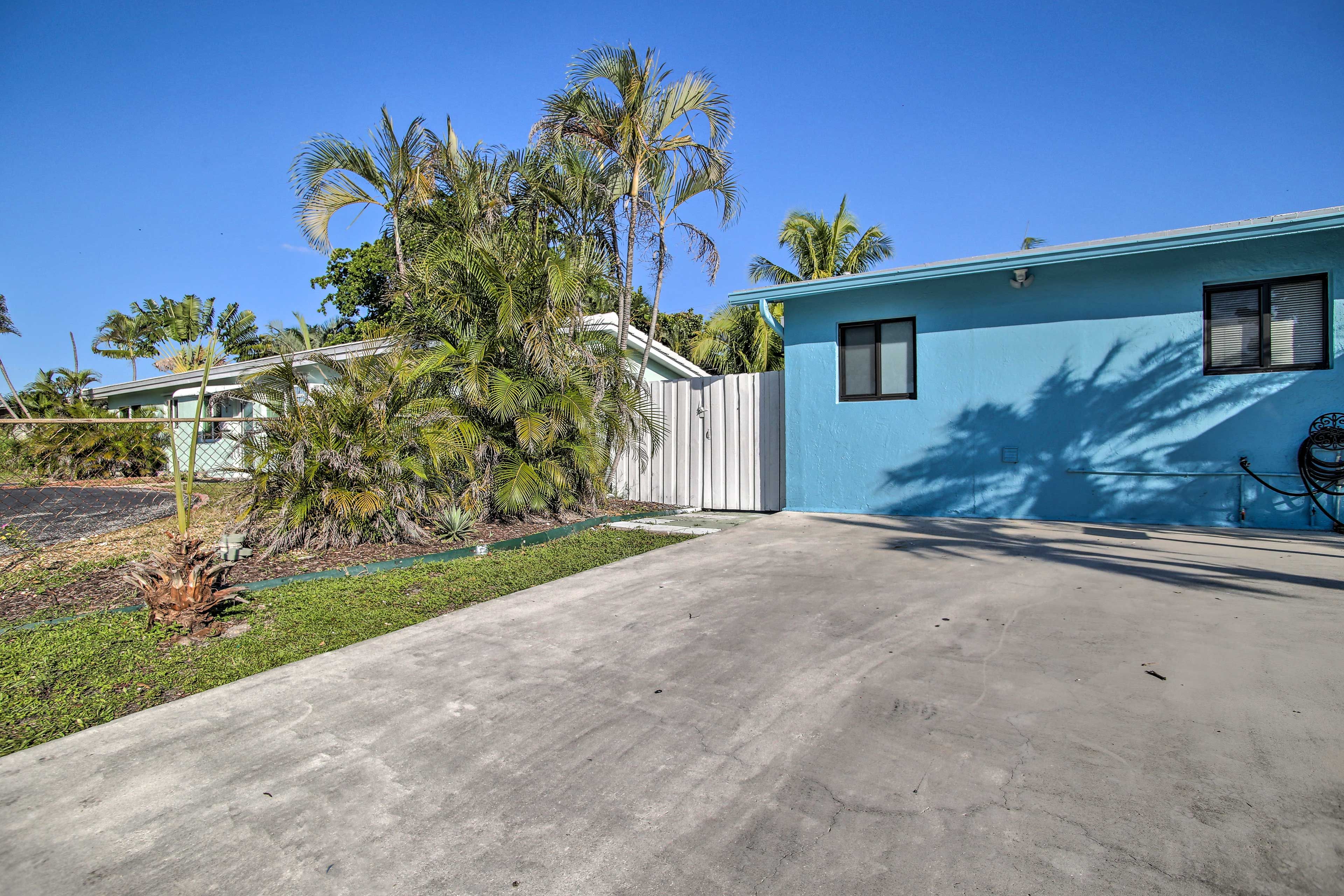 Studio Exterior | Driveway Parking (1 Vehicle)