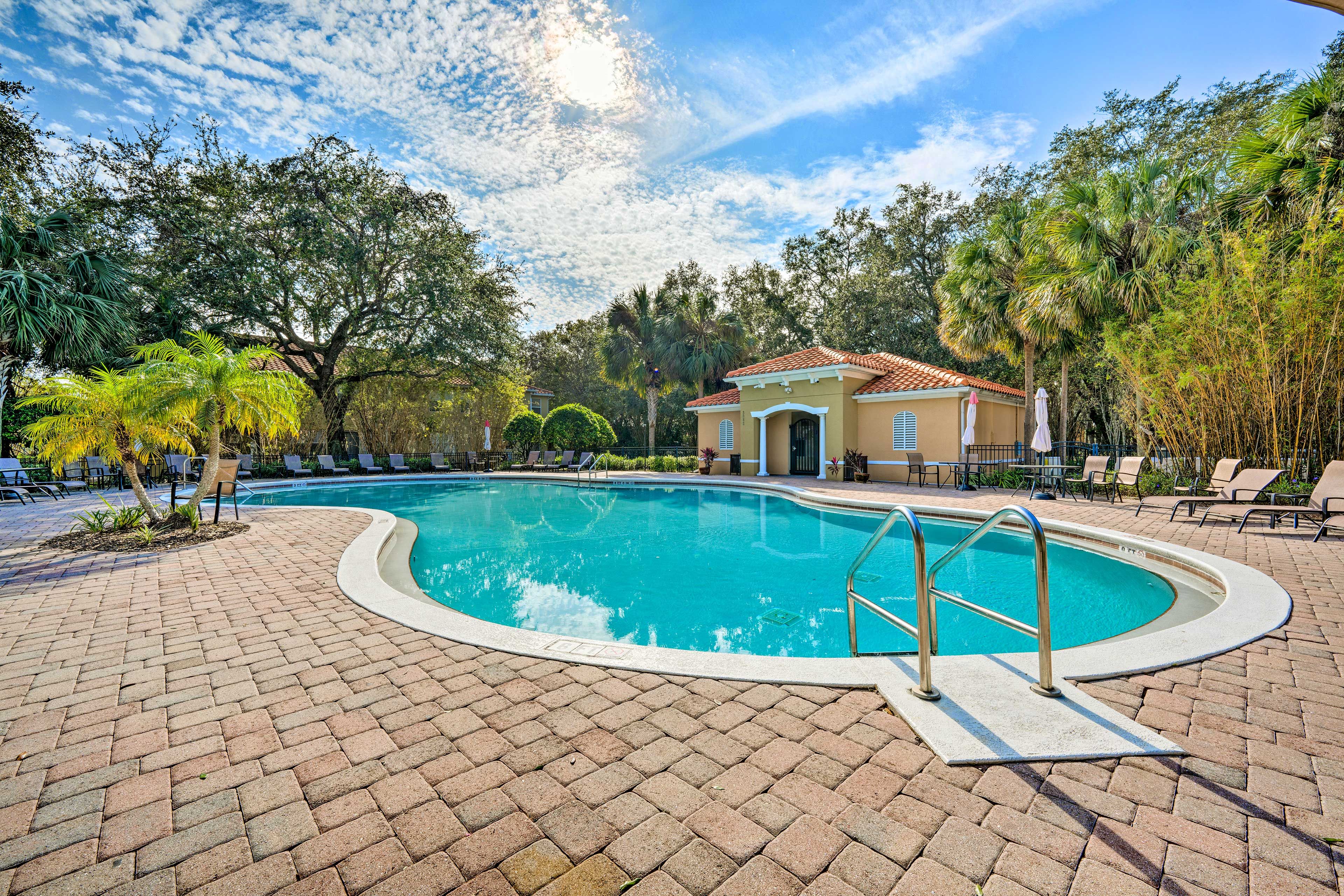 Community Pool (Depth 3'-6')