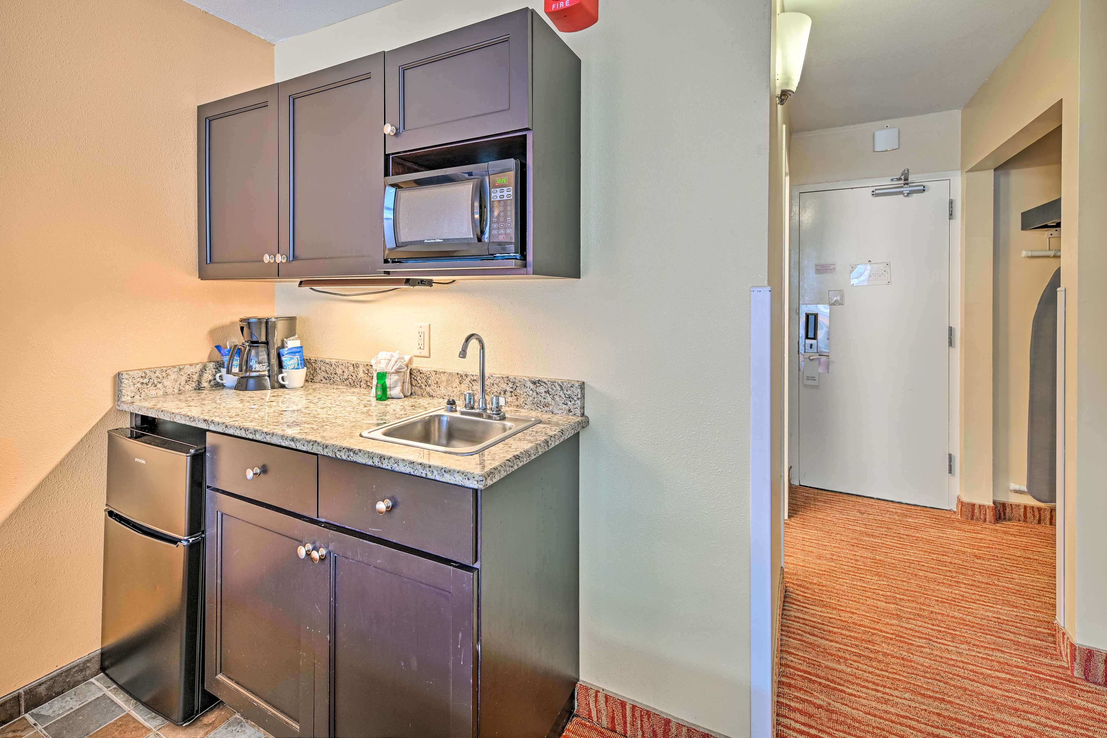 Kitchenette | Well-Equipped | Mini Fridge | Microwave | Coffee Maker