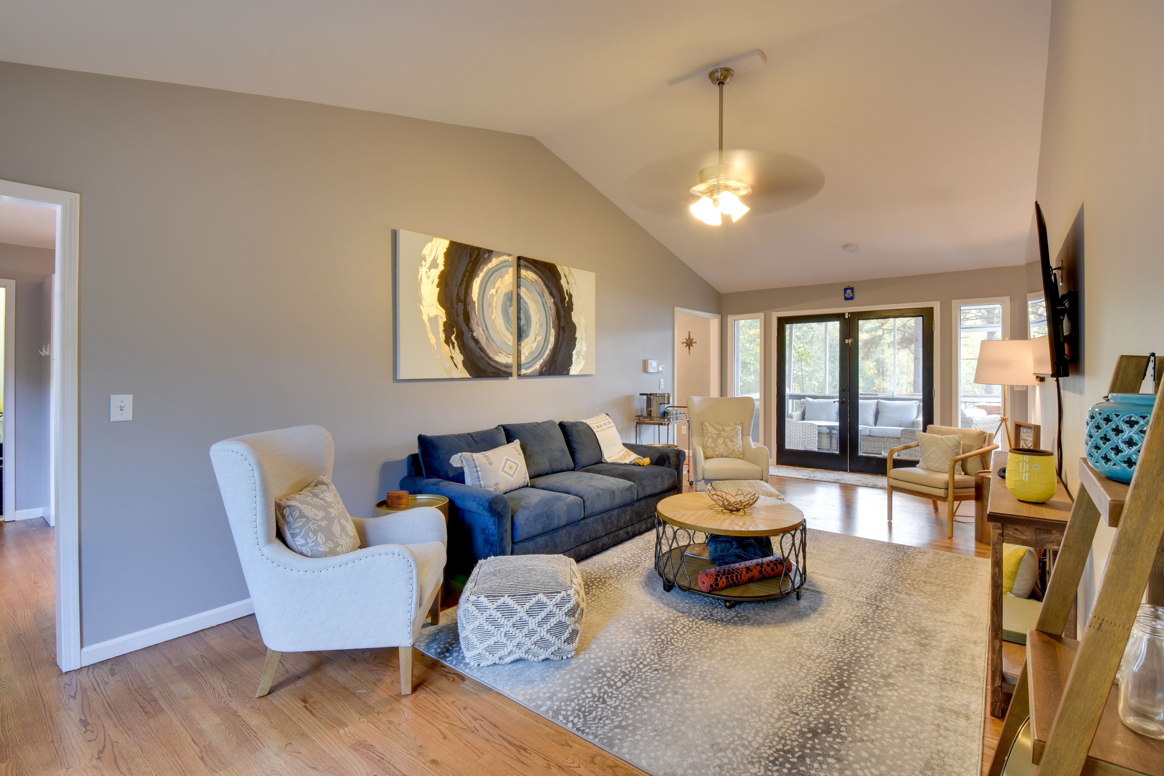 Living Room | Smart TV | WiFi | Board Games