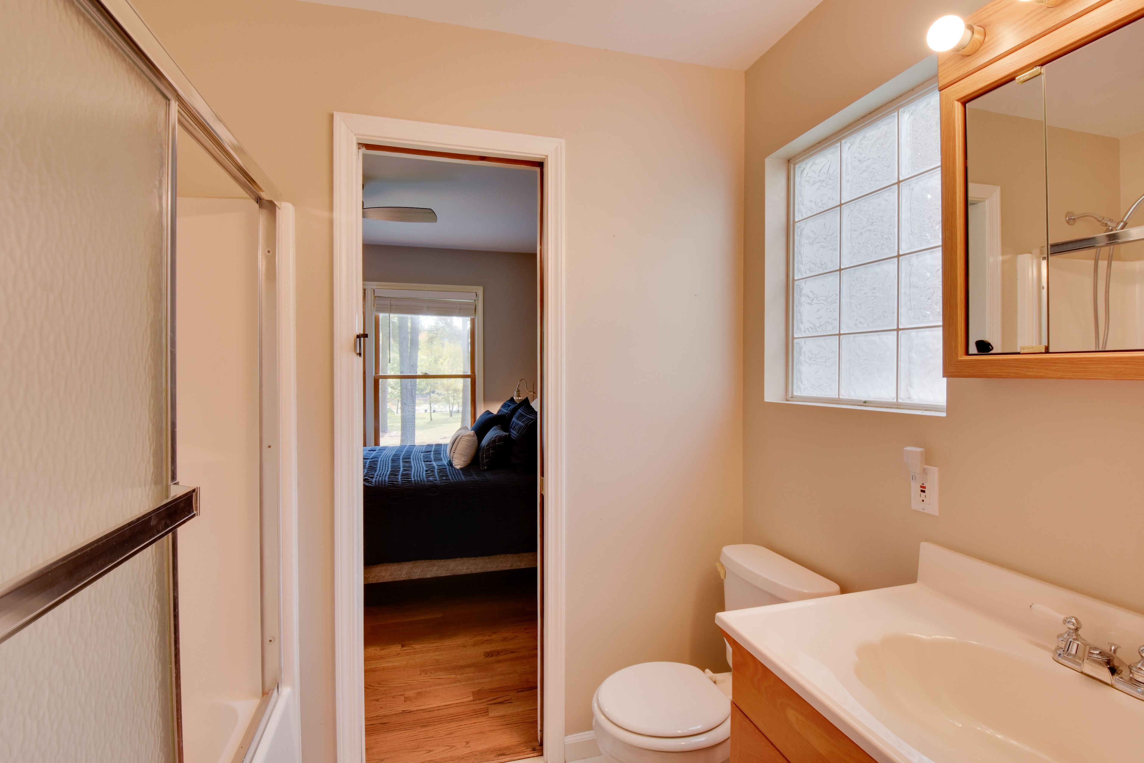 Shared Bathroom | Towels Provided