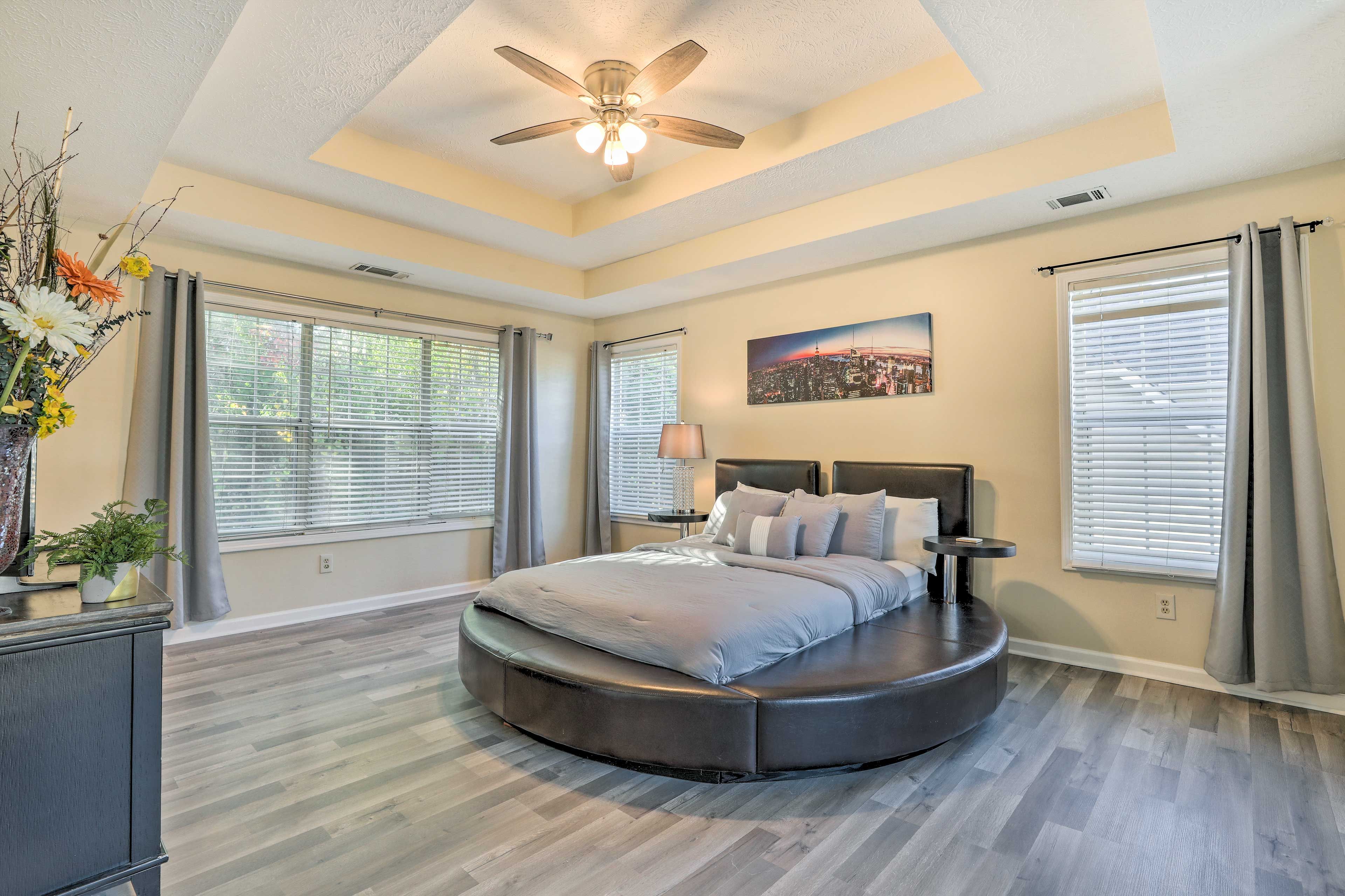 Bedroom 1 | King Bed | Smart TV