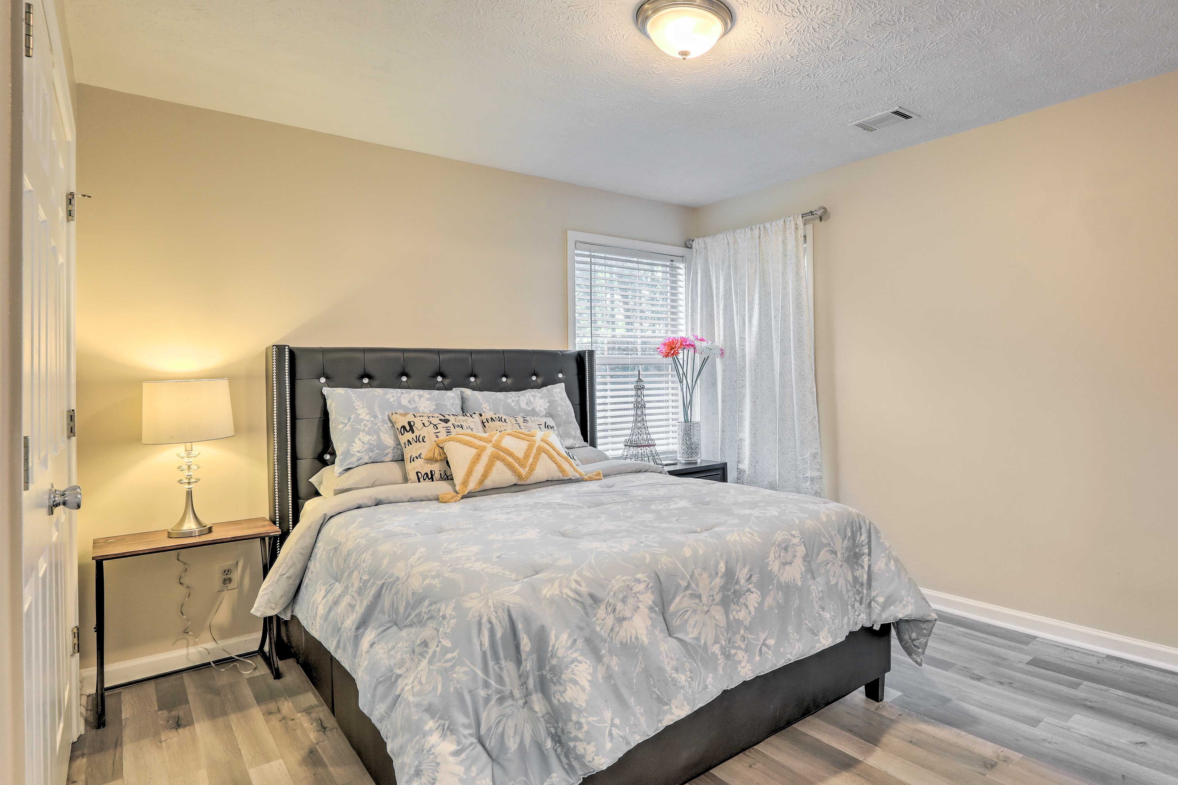 Bedroom 2 | Queen Bed