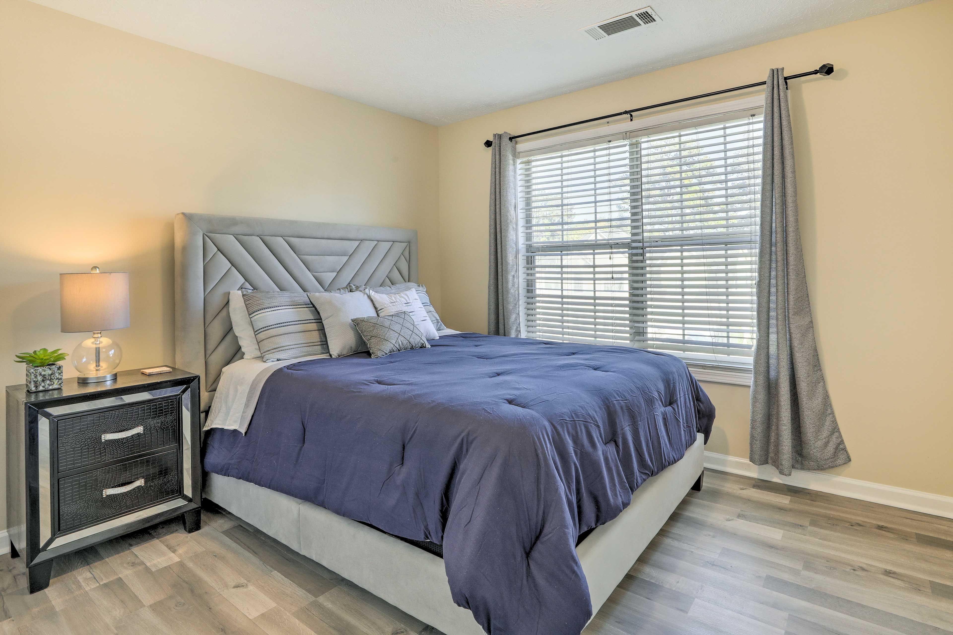Bedroom 4 | Queen Bed