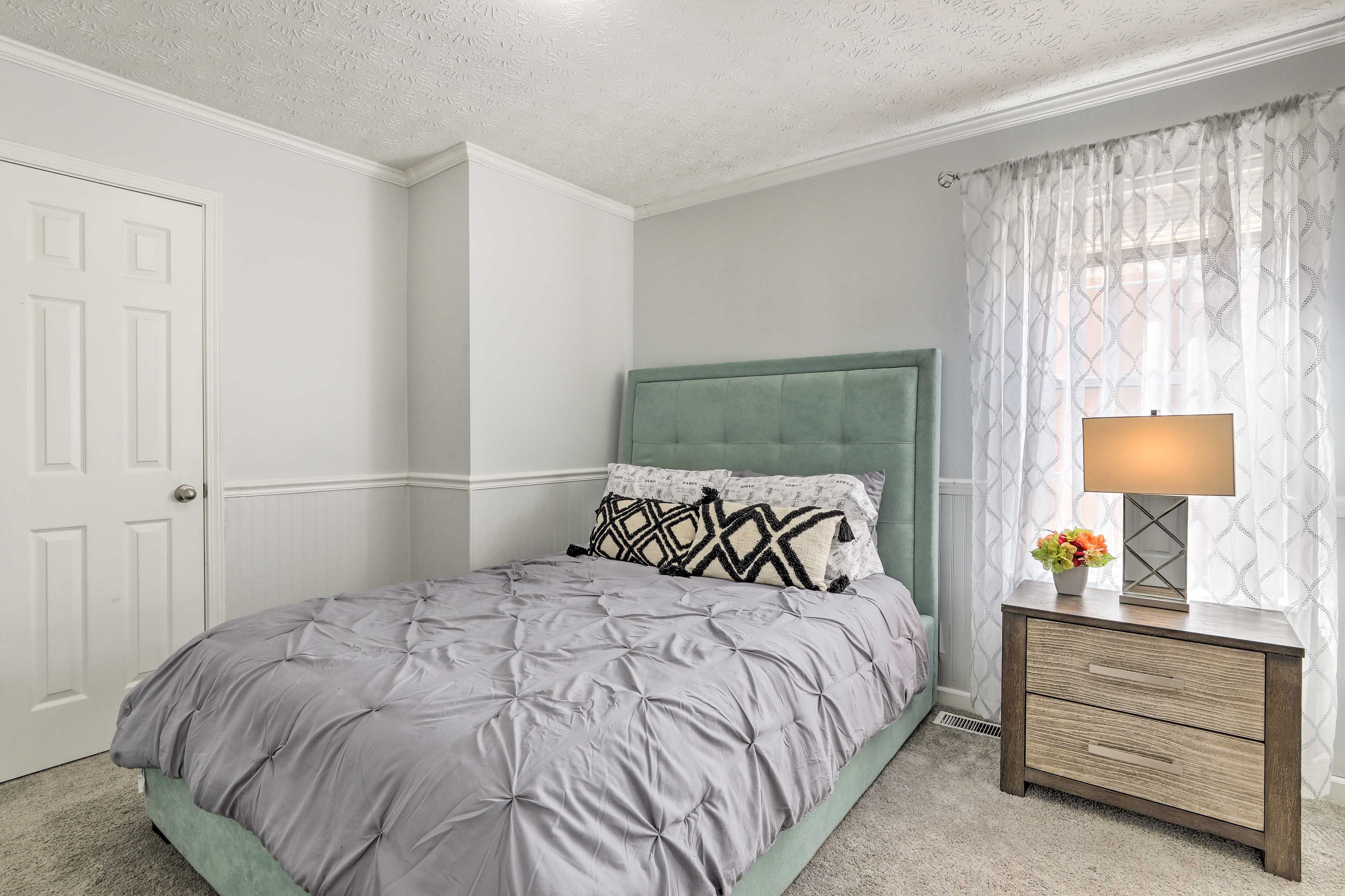 Bedroom 2 | Queen Bed