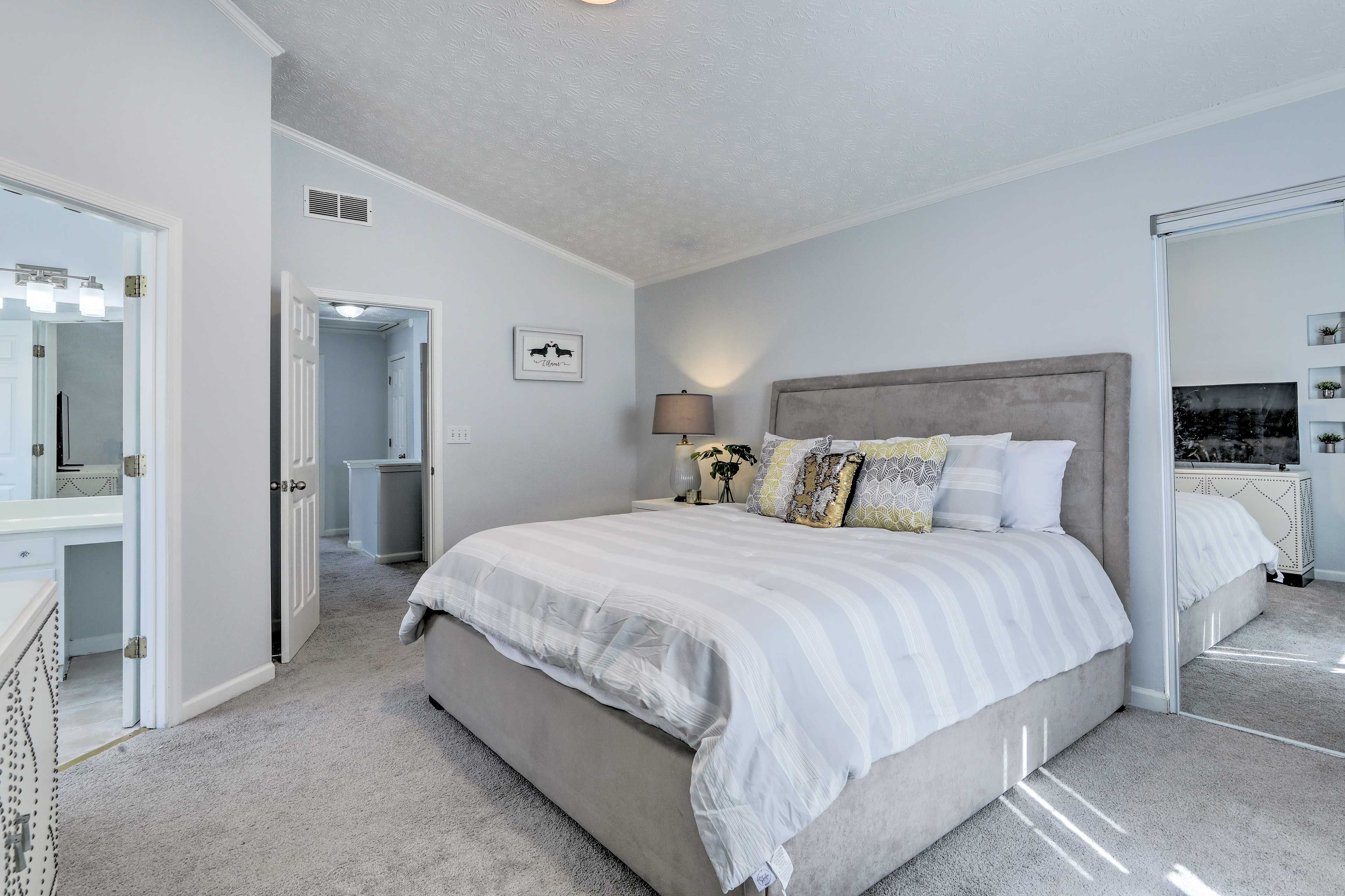 Bedroom 1 | King Bed