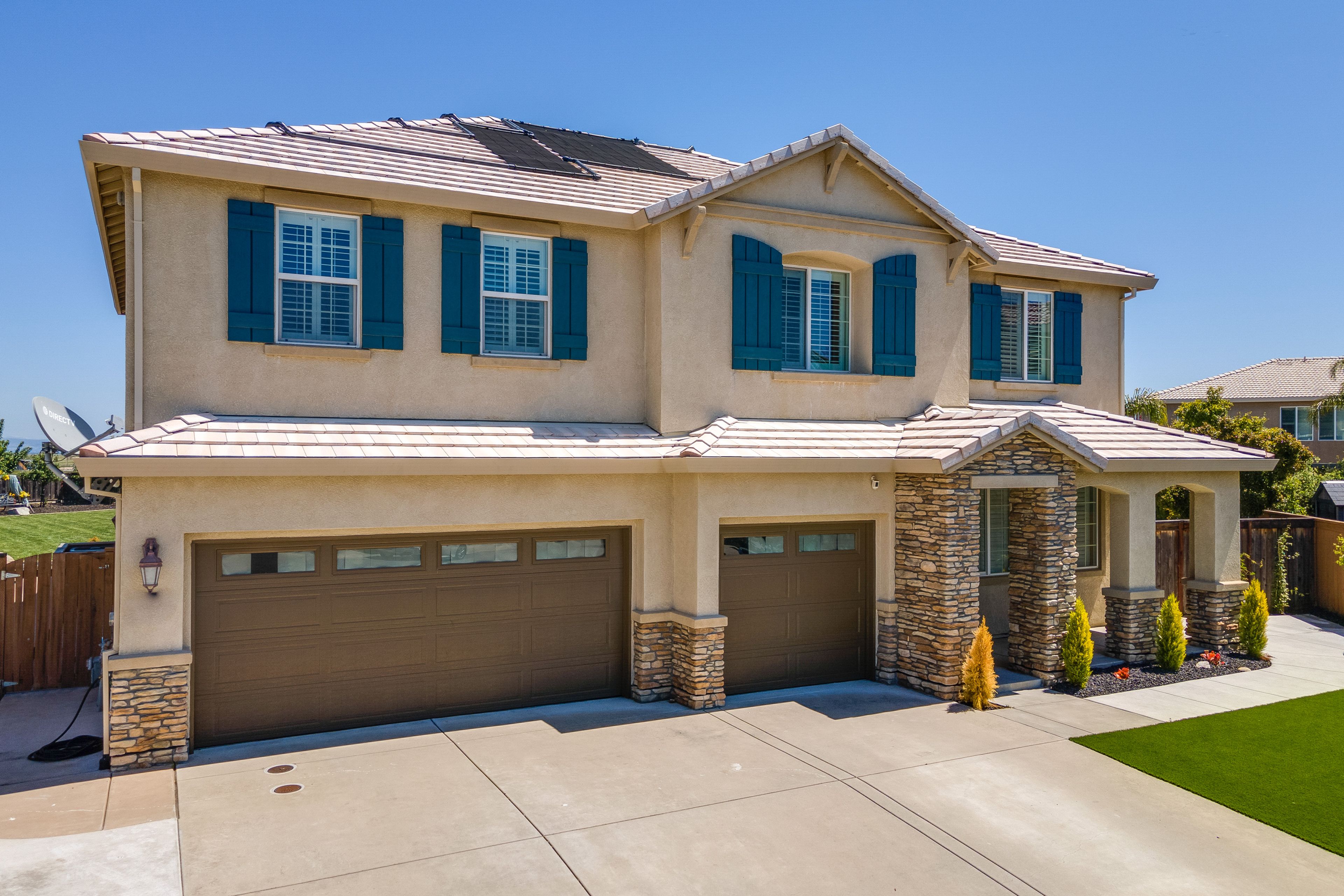 Exterior | Driveway Parking (4 Vehicles)