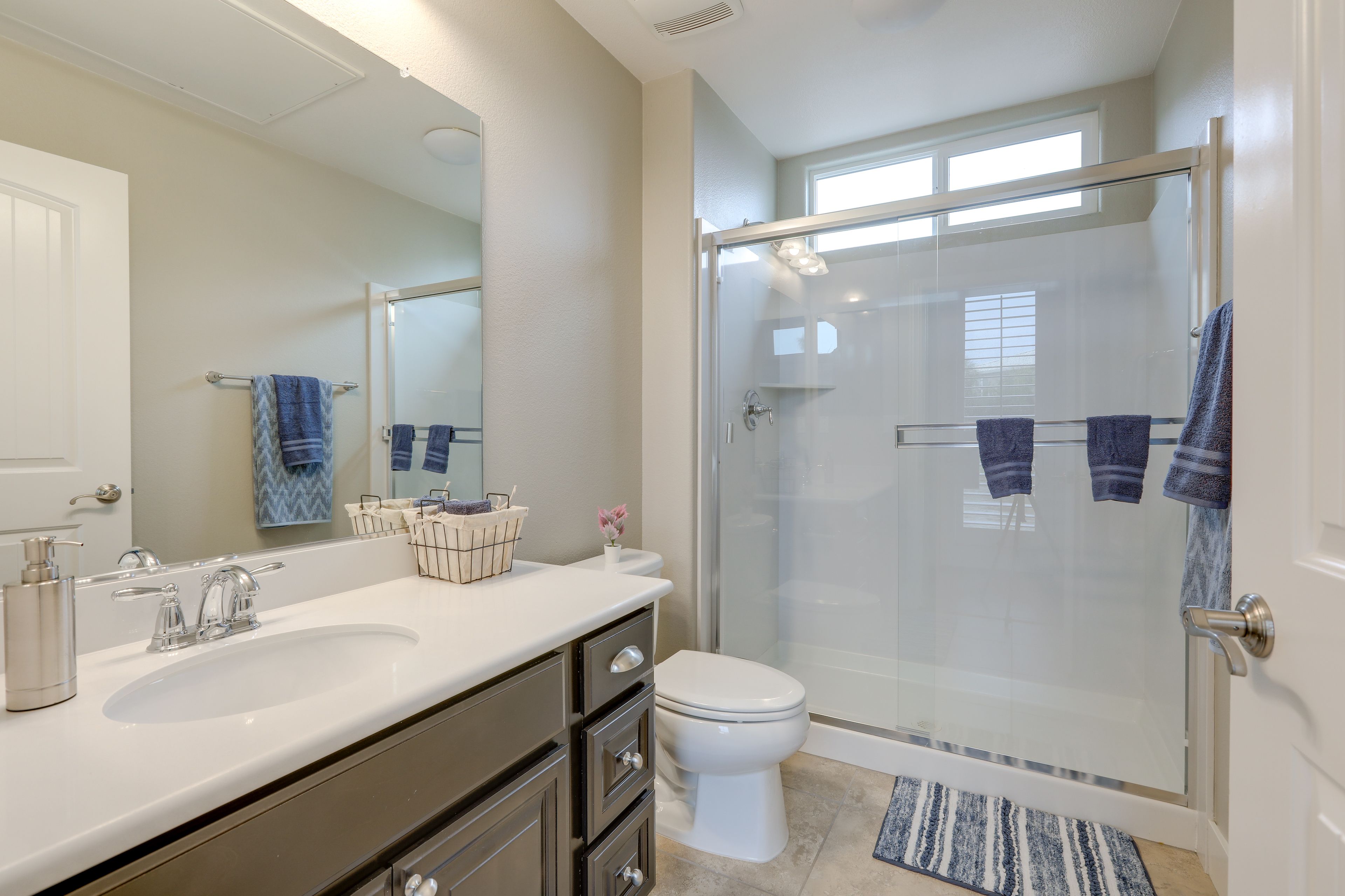 Full Bathroom | 2nd Floor | Complimentary Toiletries