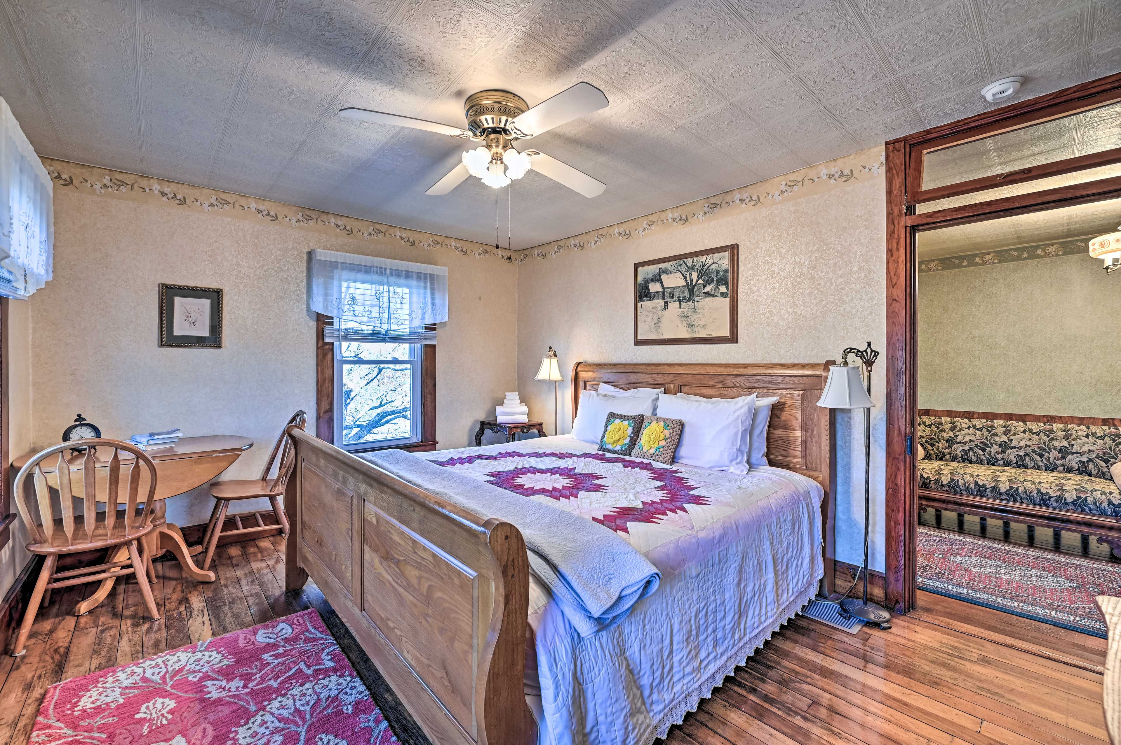 Bedroom 1 | King Bed
