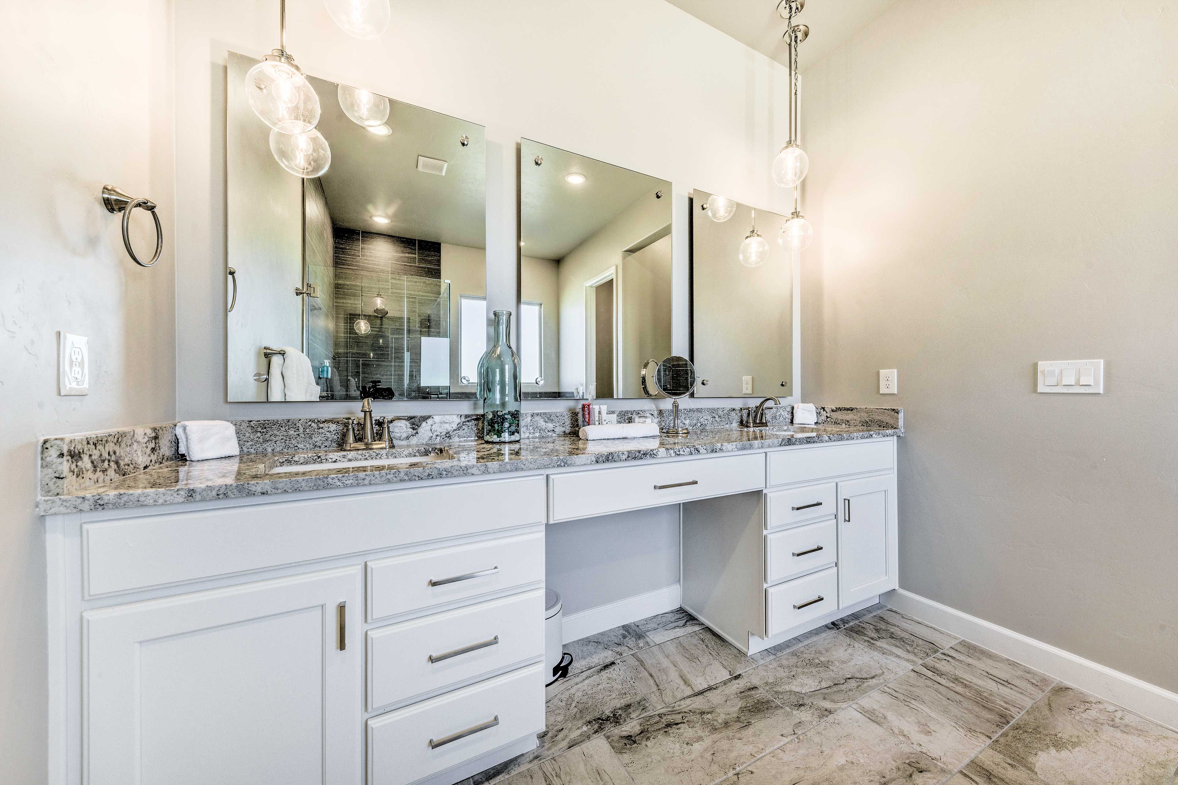 En-Suite Bathroom | Complimentary Toiletries | Towels Provided