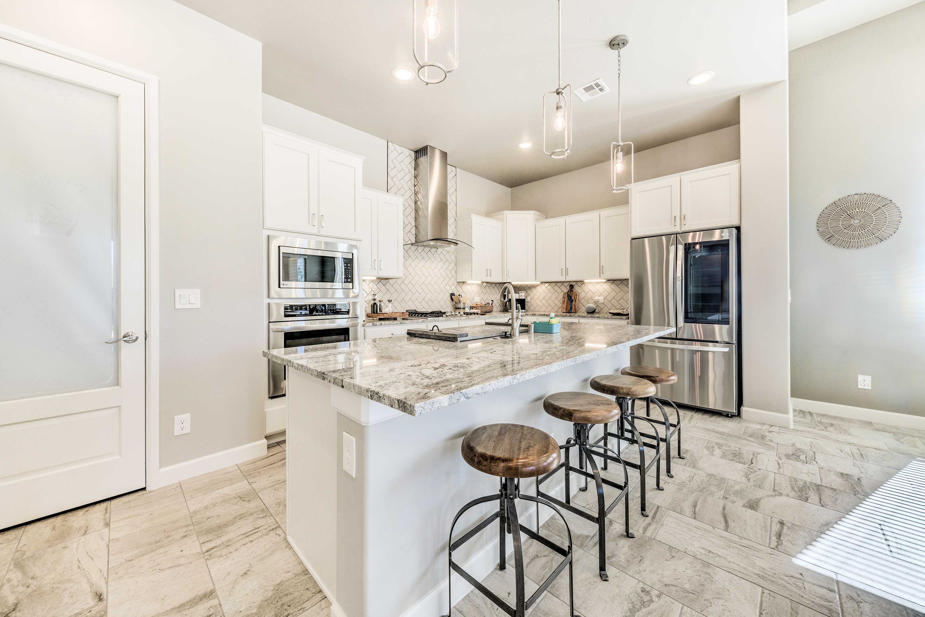 Kitchen | Dishware & Flatware | Coffee Maker | Blender | Toaster