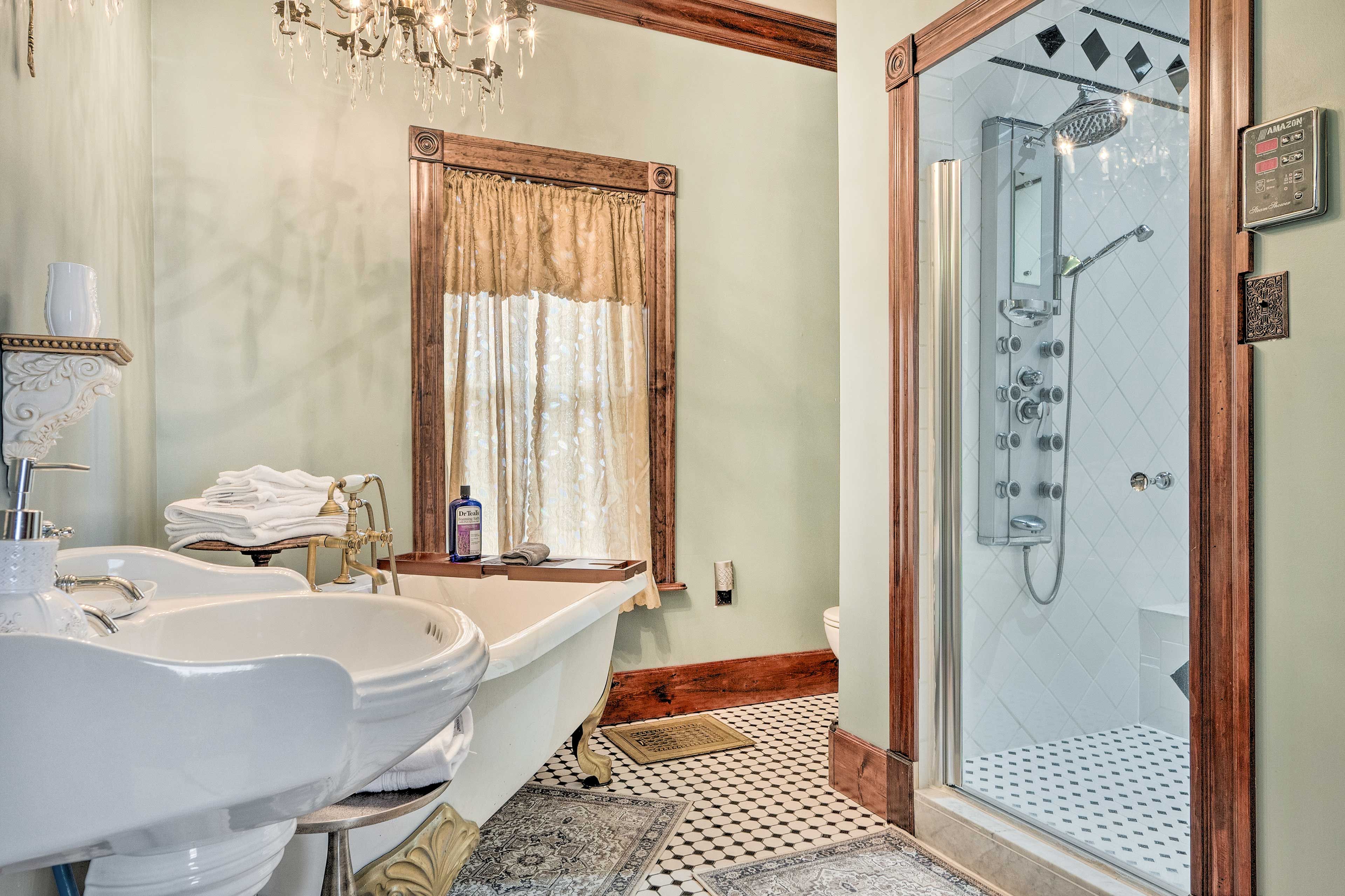 Full Bathroom | Clawfoot Tub | Towels Provided