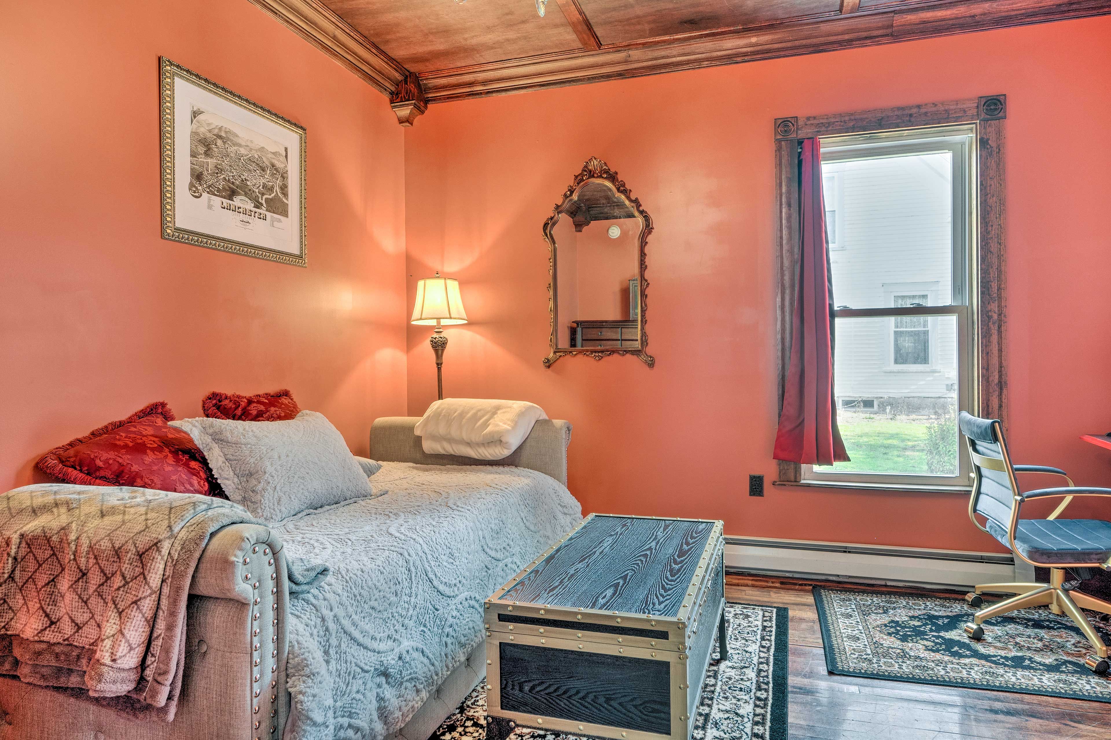 Bedroom 3 | Twin Daybed | 1st Floor | Laptop Friendly