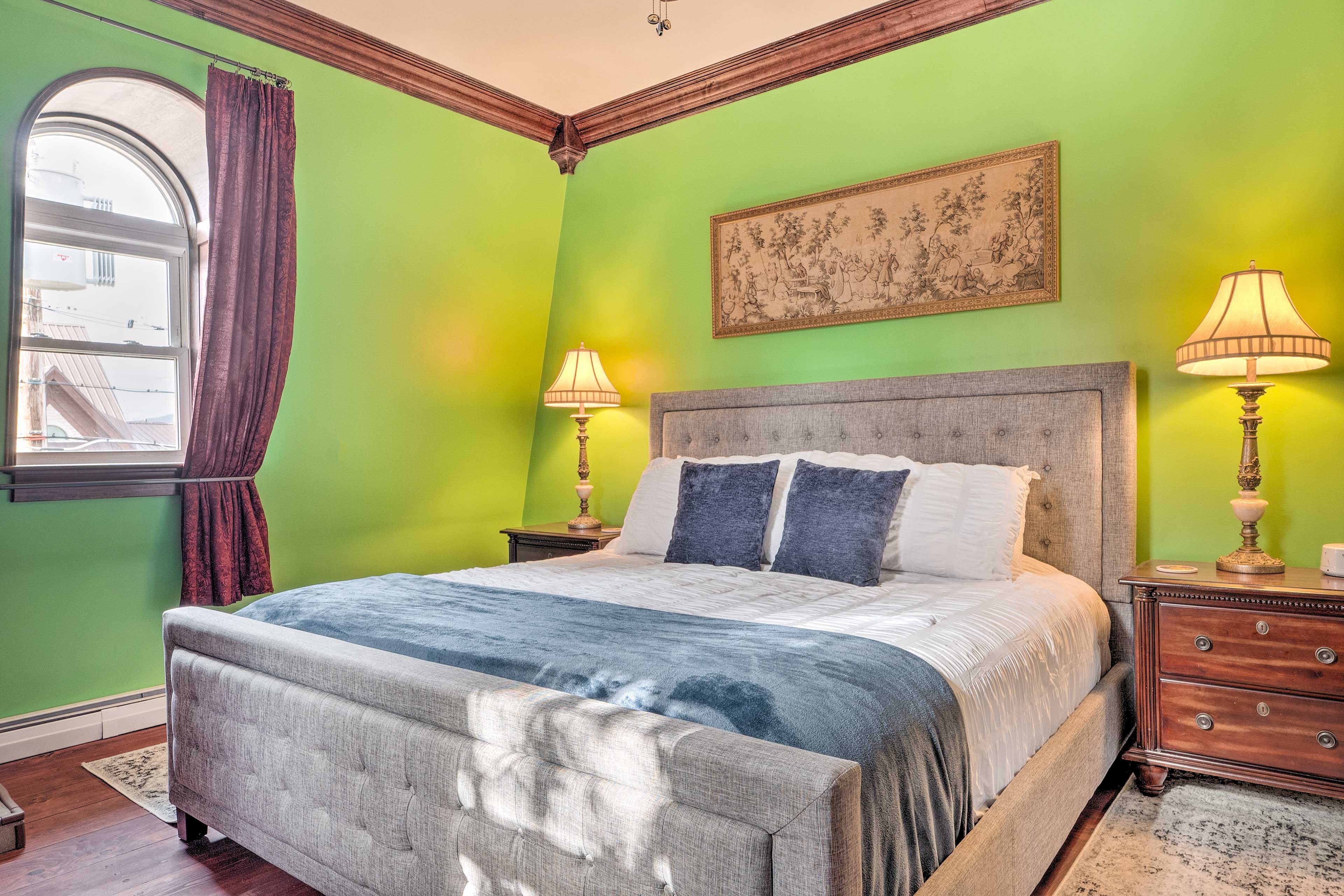 Bedroom 1 | King Bed | 2nd Floor | Linens Provided