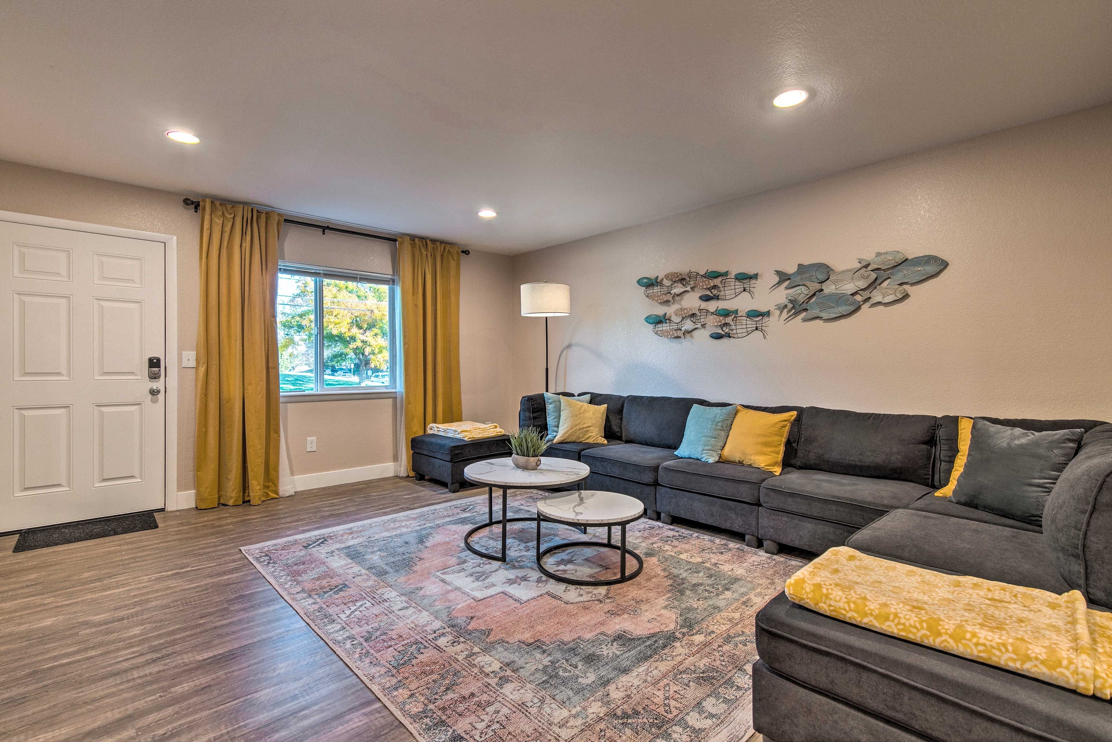 Living Room | Free WiFi | Central Heating & A/C