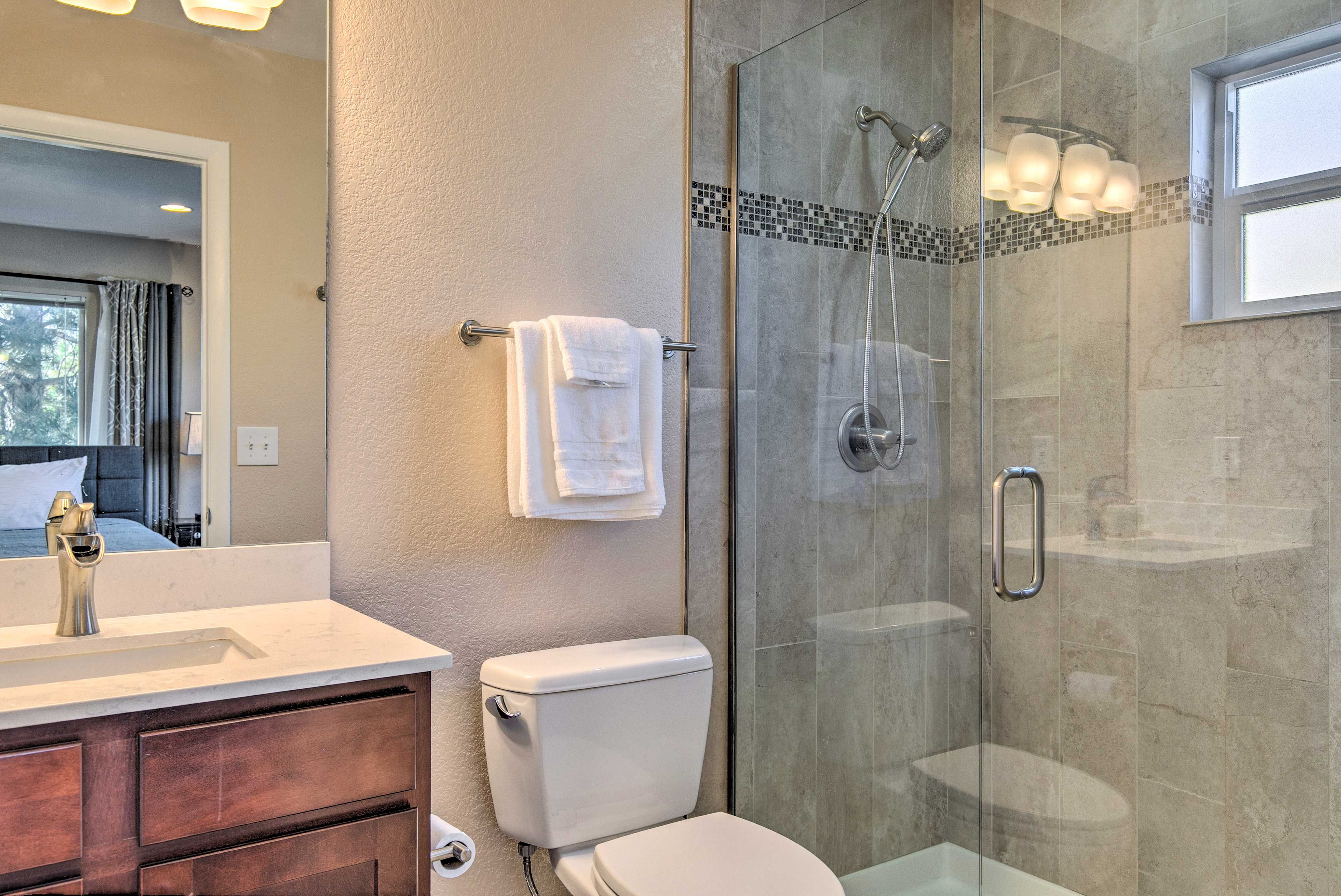 Full En-Suite Bathroom | Complimentary Toiletries