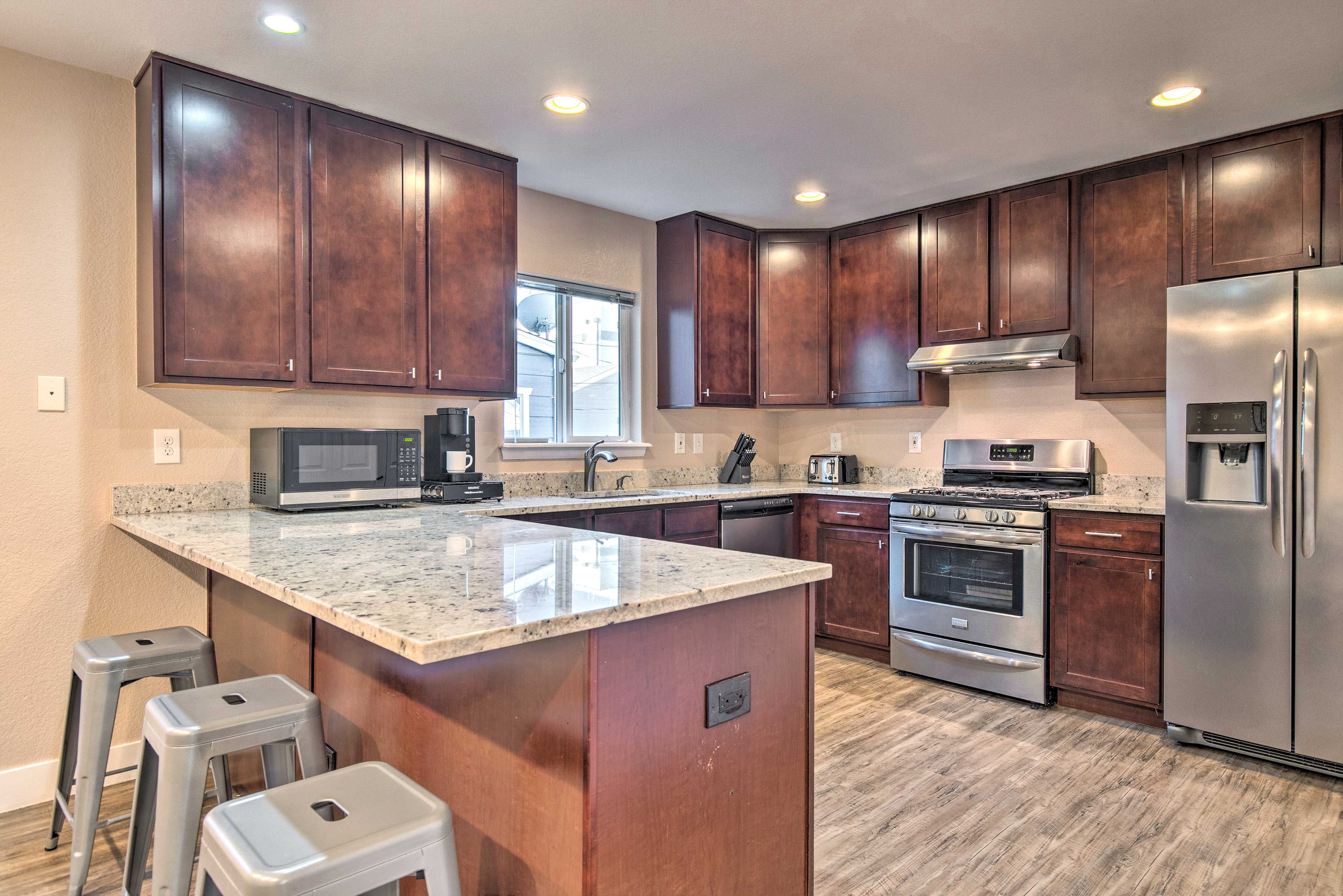 Kitchen | Keurig Coffee Maker | Blender | Toaster