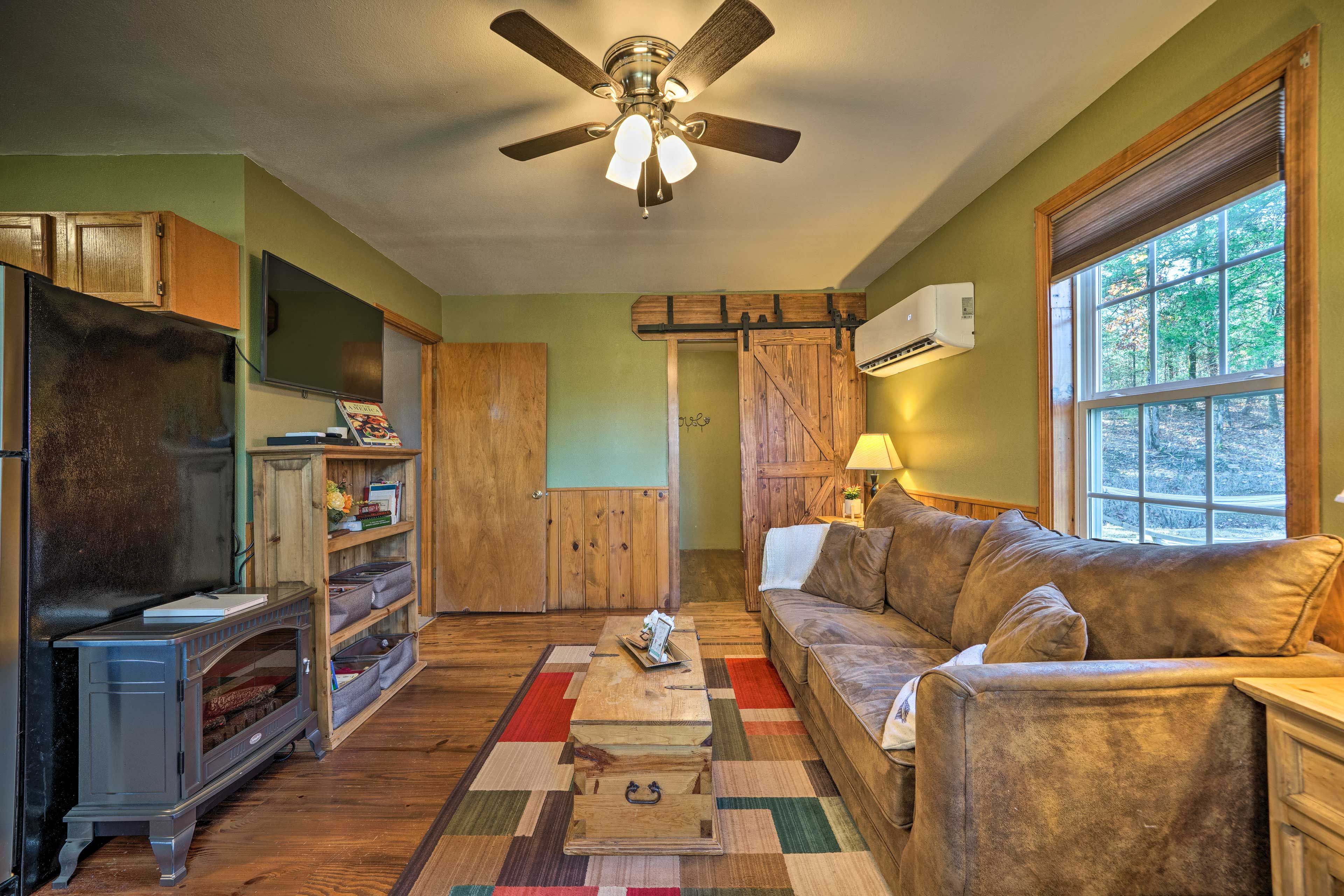 Living Room | Full Sleeper Sofa | Smart TV | Board Games