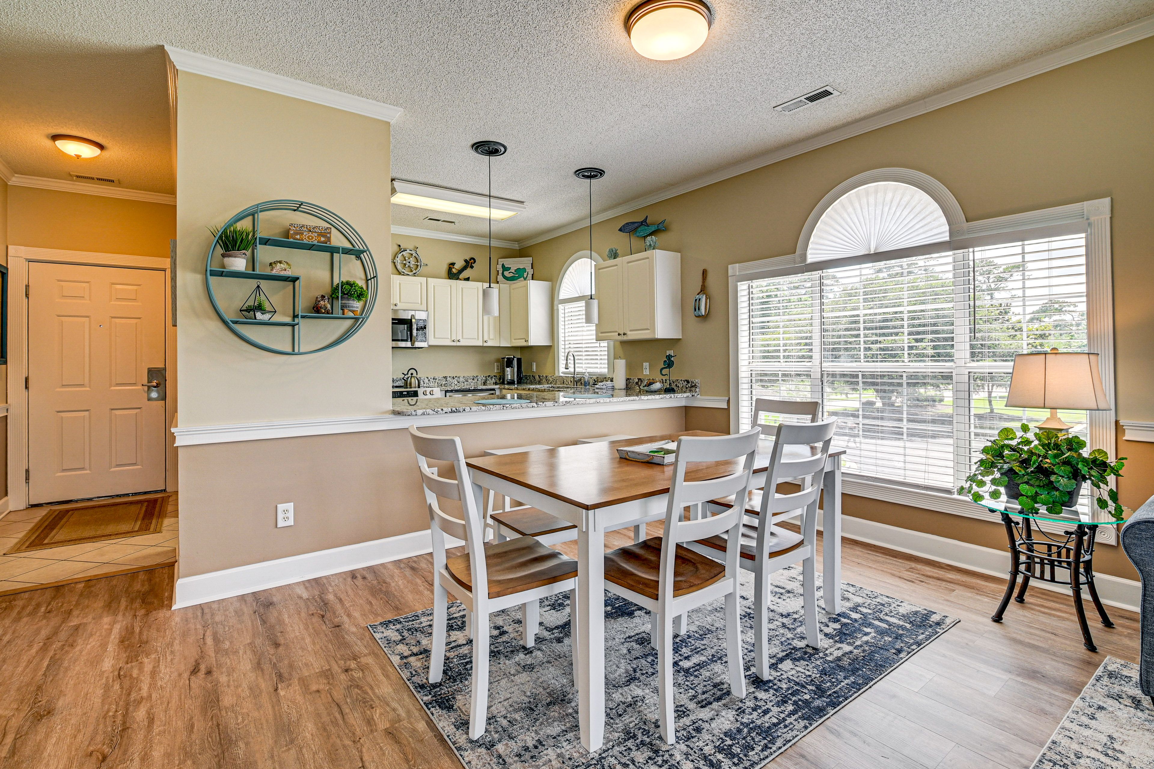Dining Area | Dishes & Flatware Provided