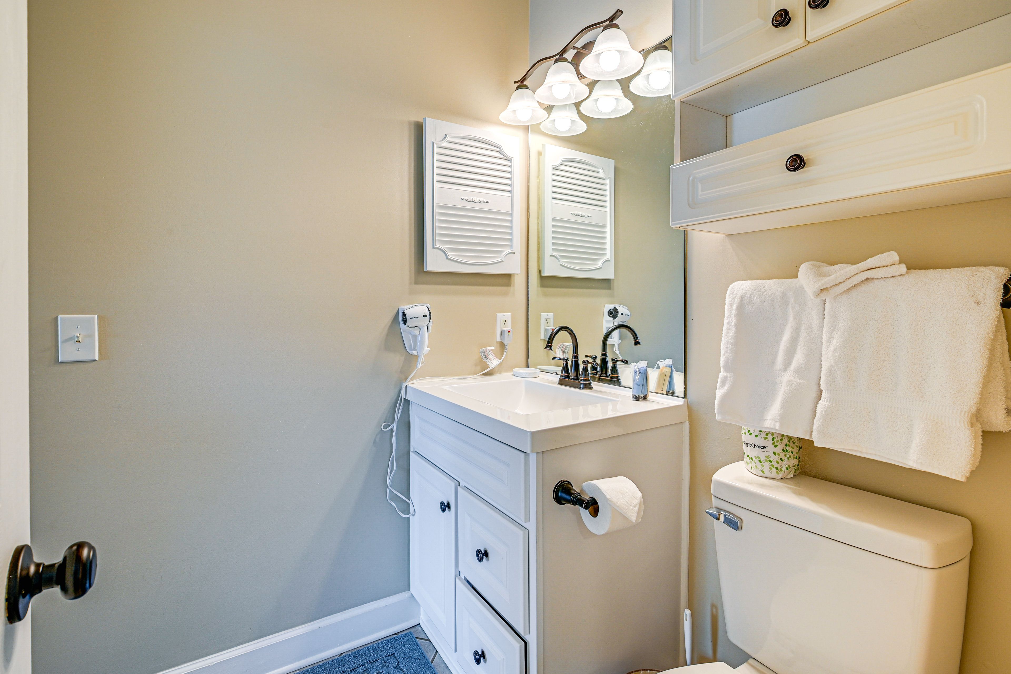 Full Bathroom