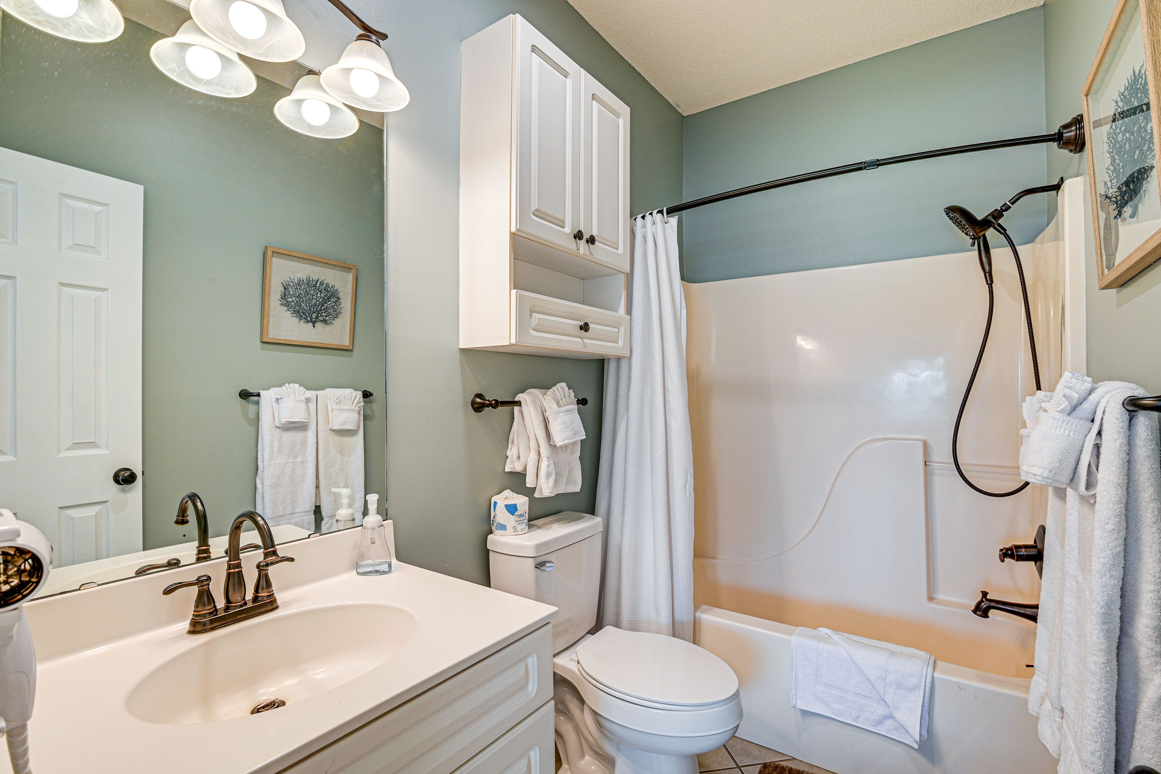 En-Suite Bathroom | Towels Provided | Hair Dryer