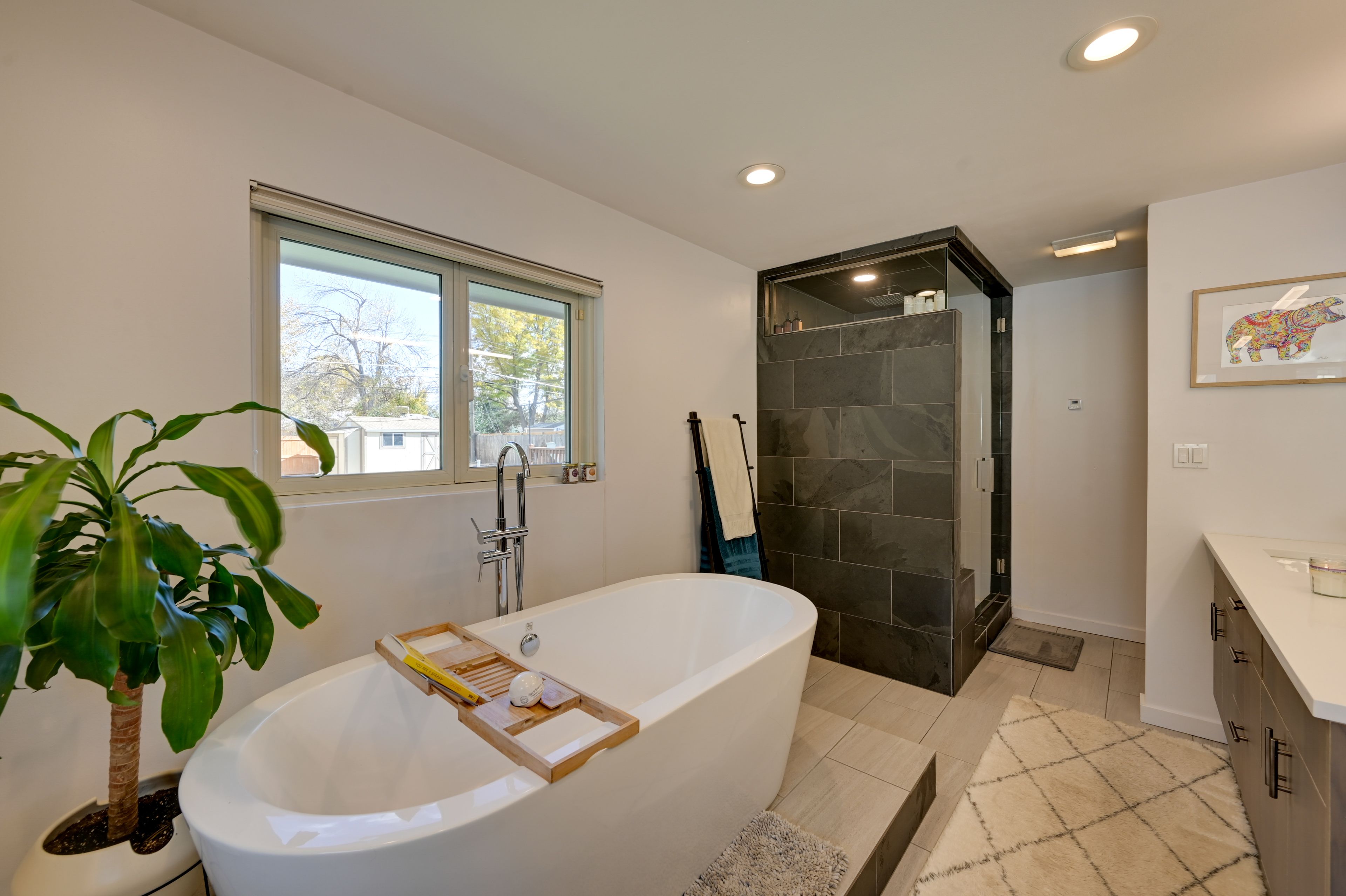 Full Bathroom | 1st Floor | Steam Shower