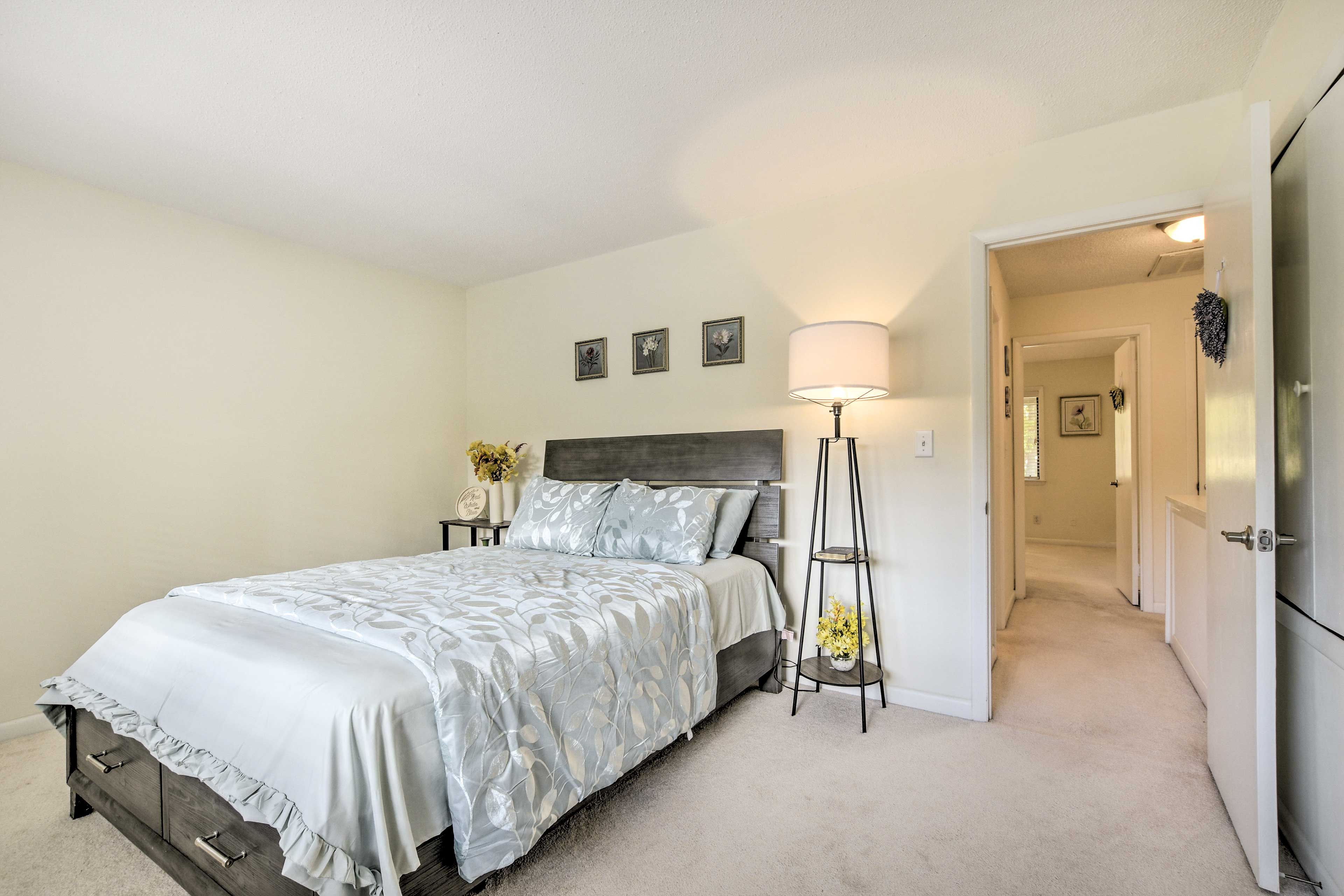 Bedroom 2 | 2nd Floor | Queen Bed | En-Suite Bathroom