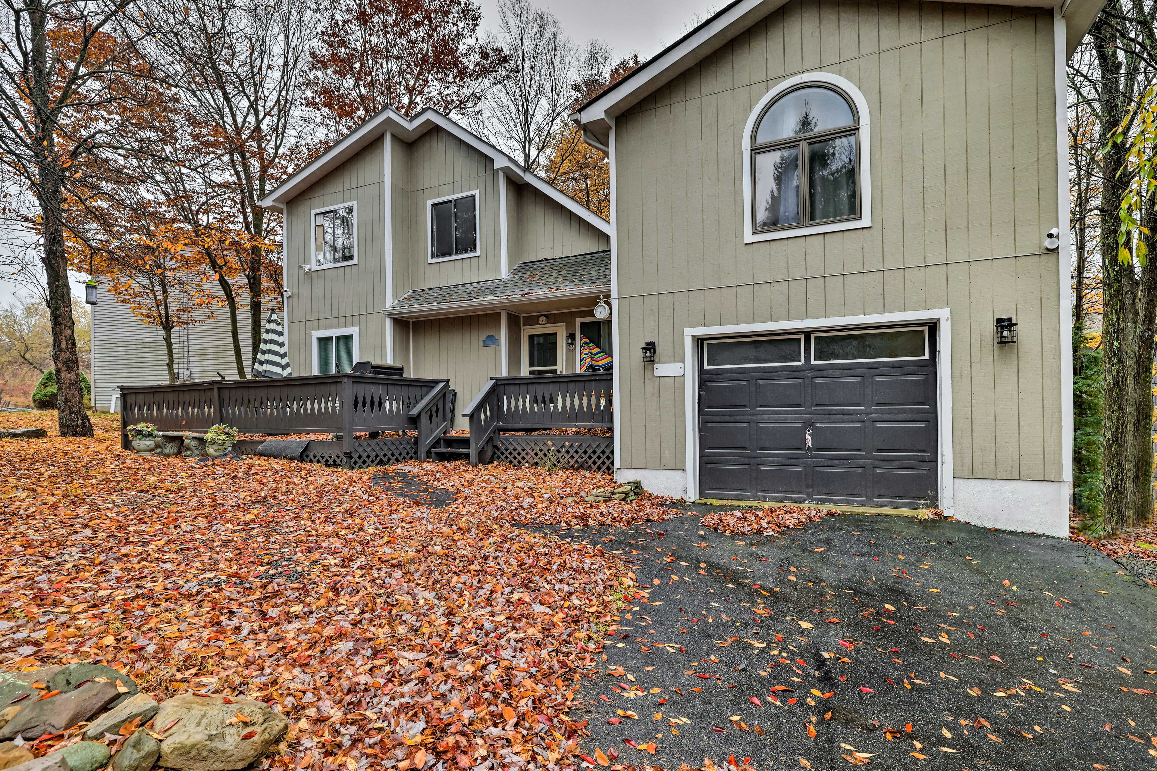 Parking | Driveway (6 Vehicles)