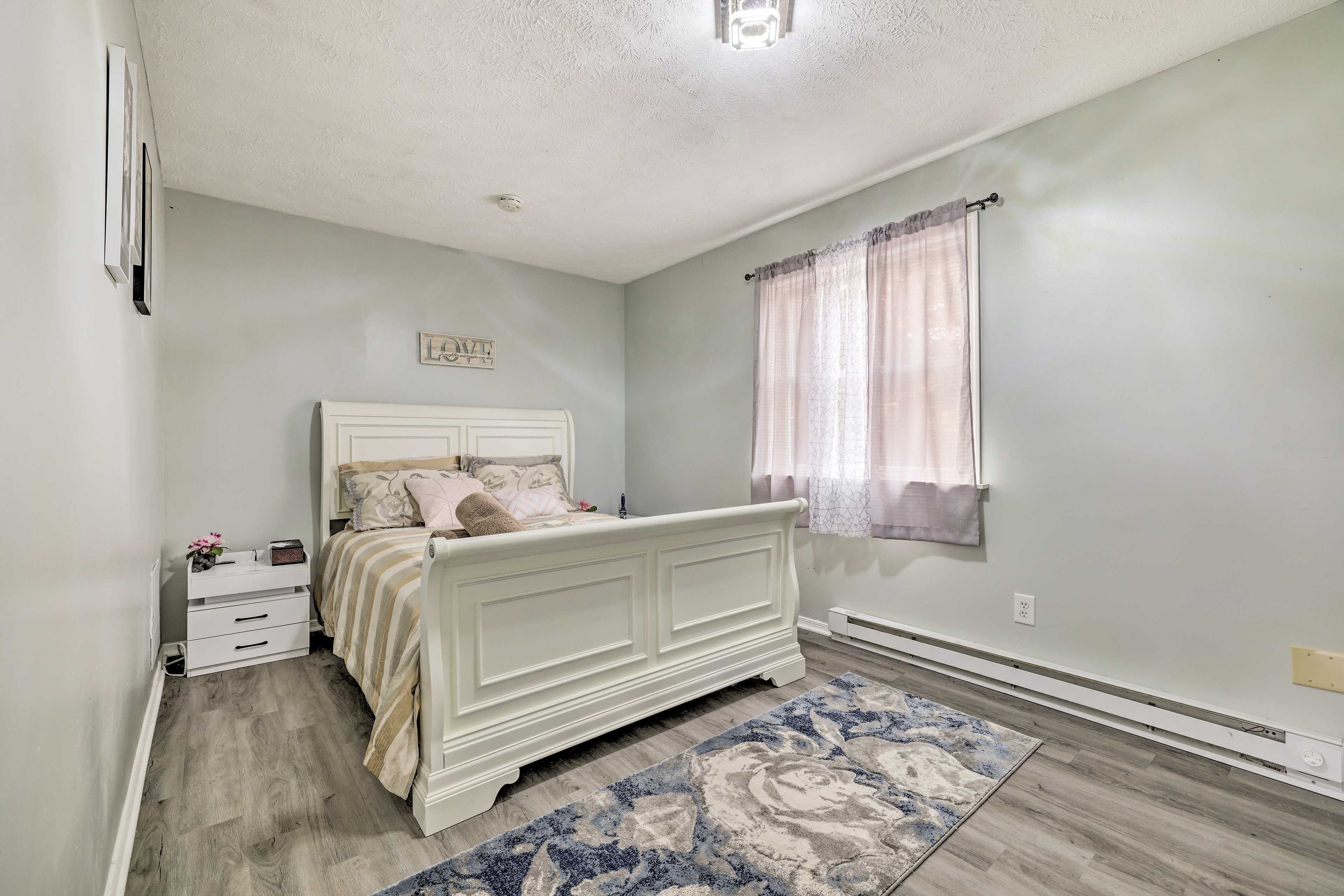 Bedroom 2 | Queen Bed