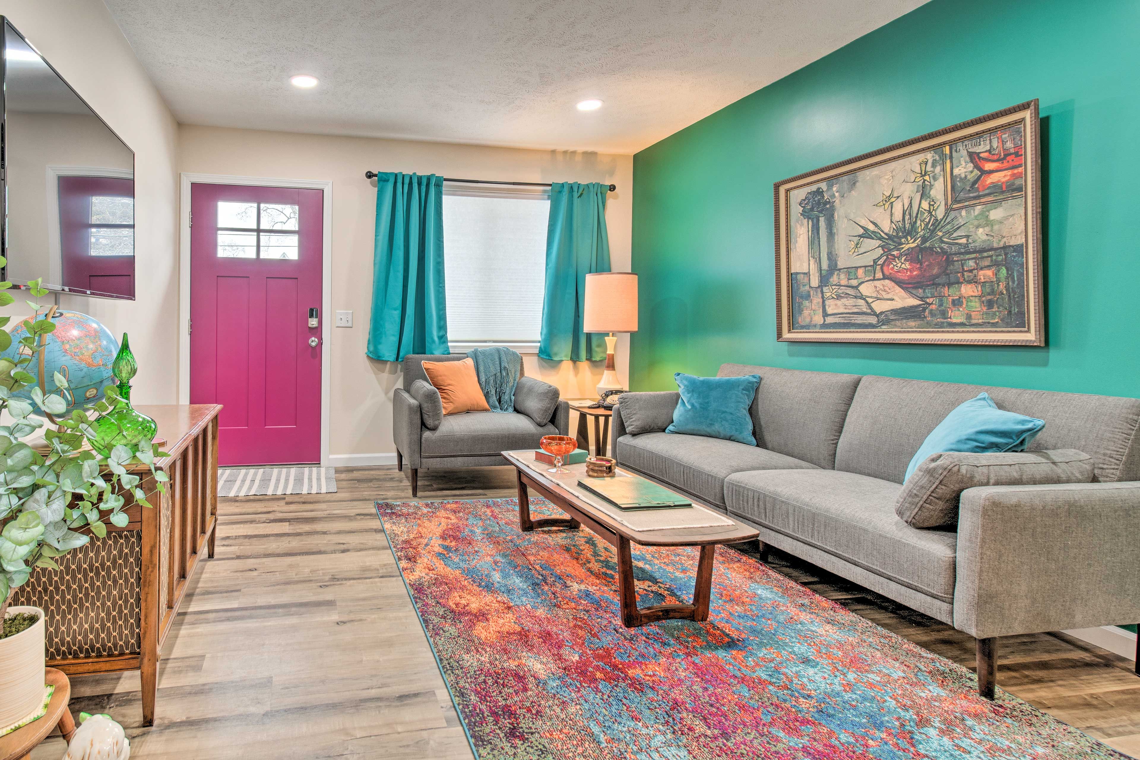 Front Entrance | Living Room | Smart TV