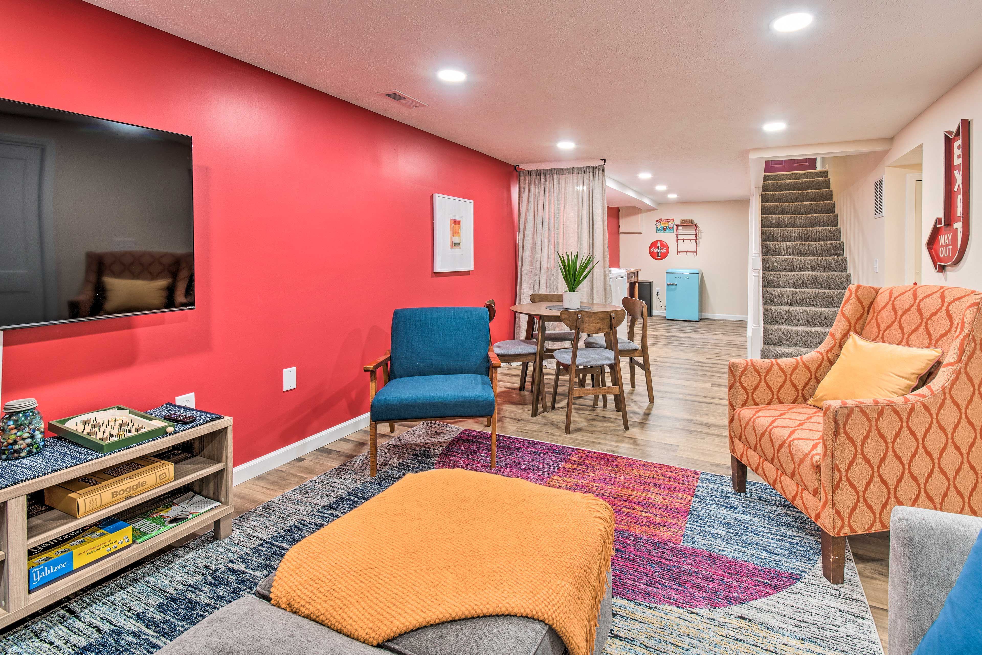 Basement Living Room | Free WiFi | Central Heat & A/C | Smart TVs | Washer/Dryer
