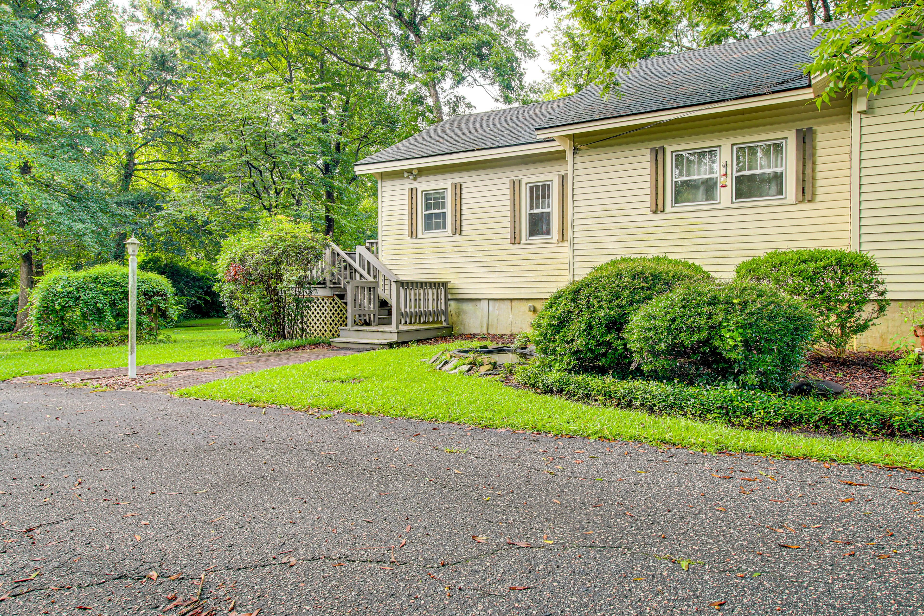 Exterior | Parking | Driveway (2 Vehicles)