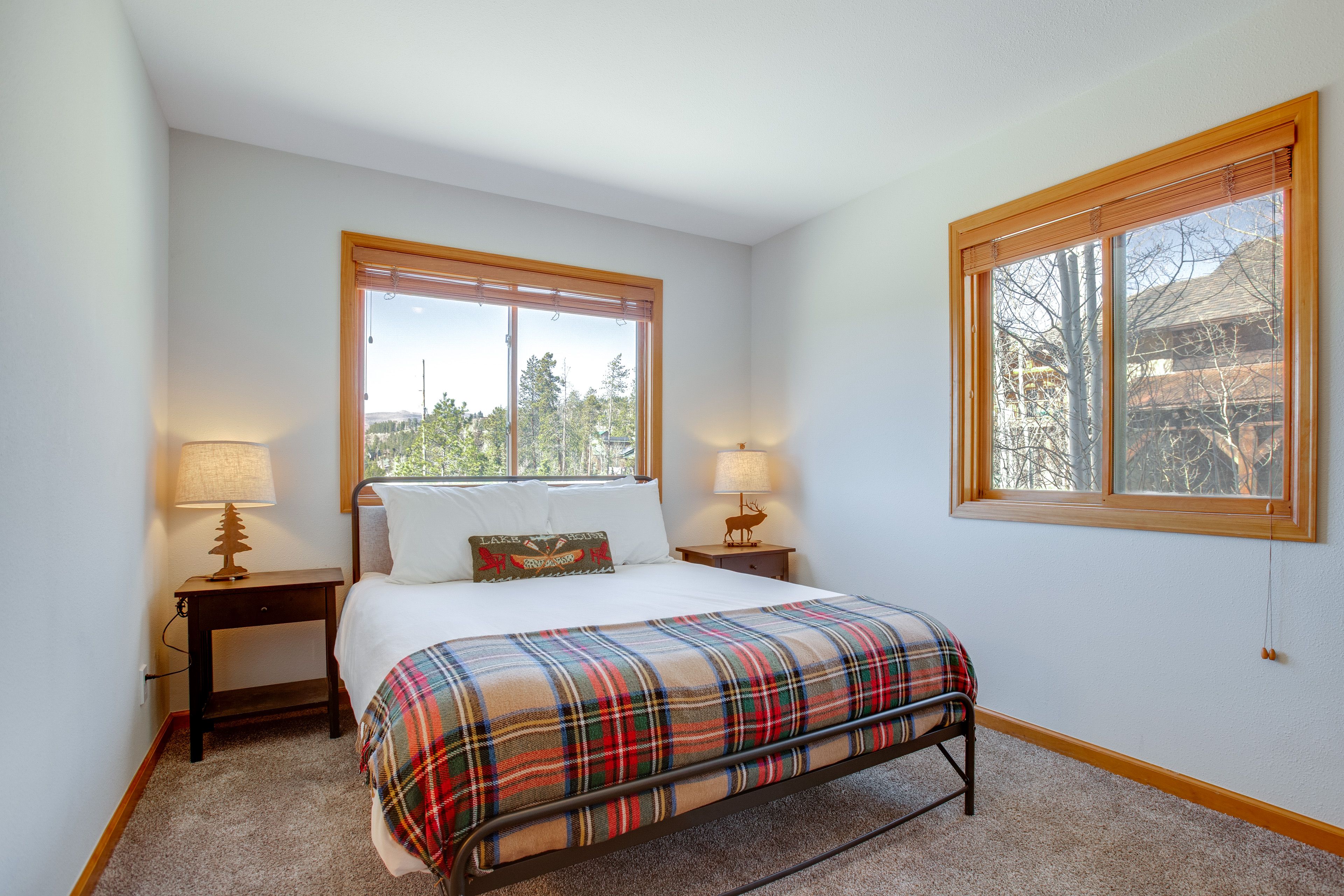 Bedroom | 1st Floor | Queen Bed | Washer & Dryer | En-Suite Bathroom