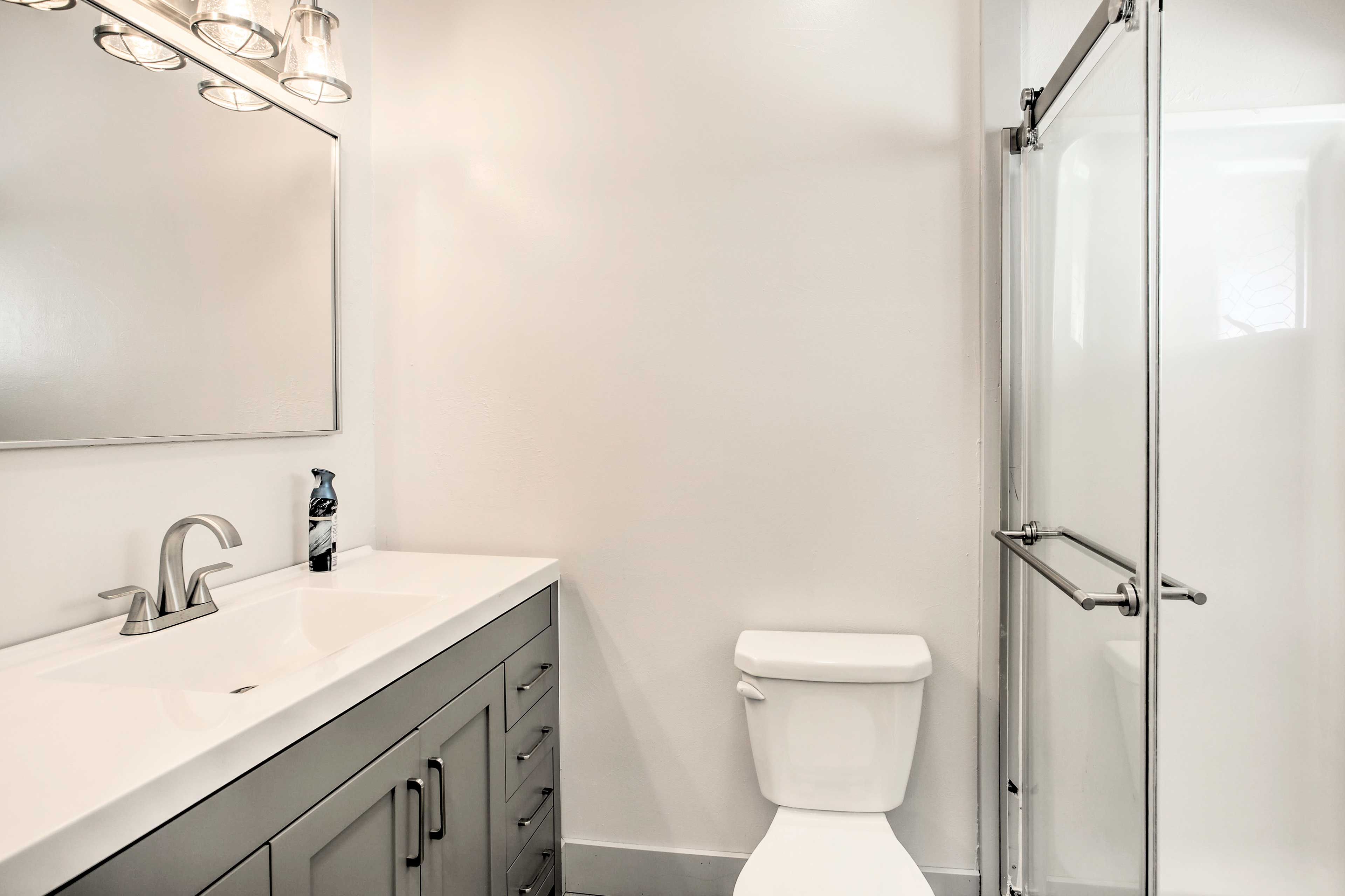 En-Suite Bathroom | Complimentary Toiletries | Towles Provided