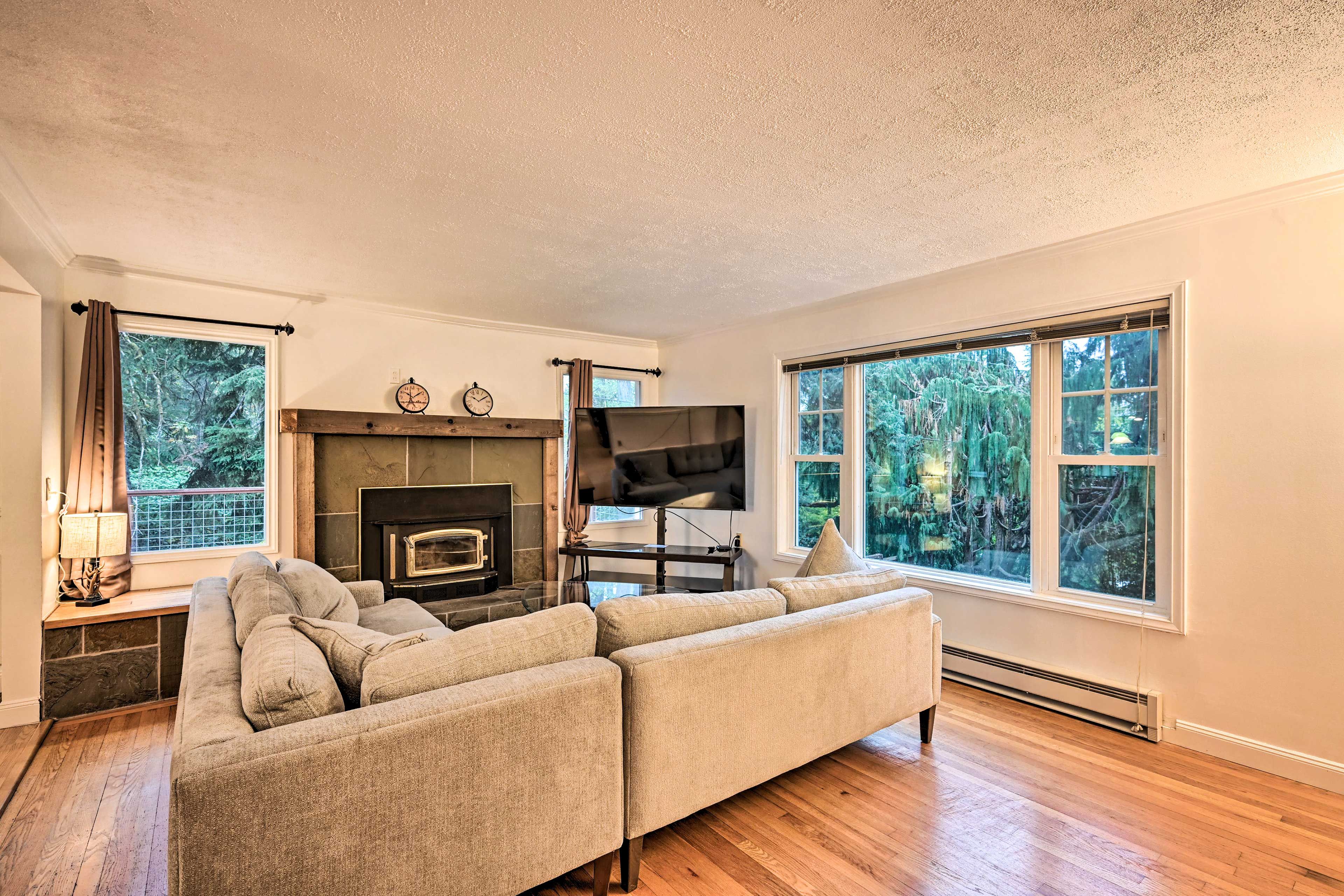 Redmond Vacation Rental | 4BR | 2BA | Stairs Required | 2,307 Sq Ft
