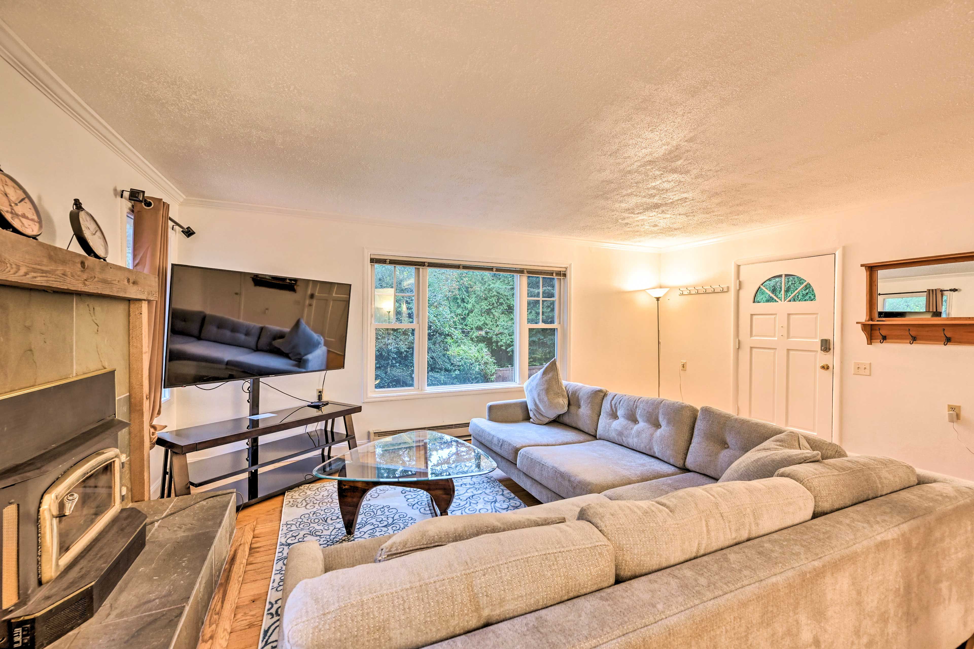 Living Room | 1st Floor | Smart TV | Free WiFi