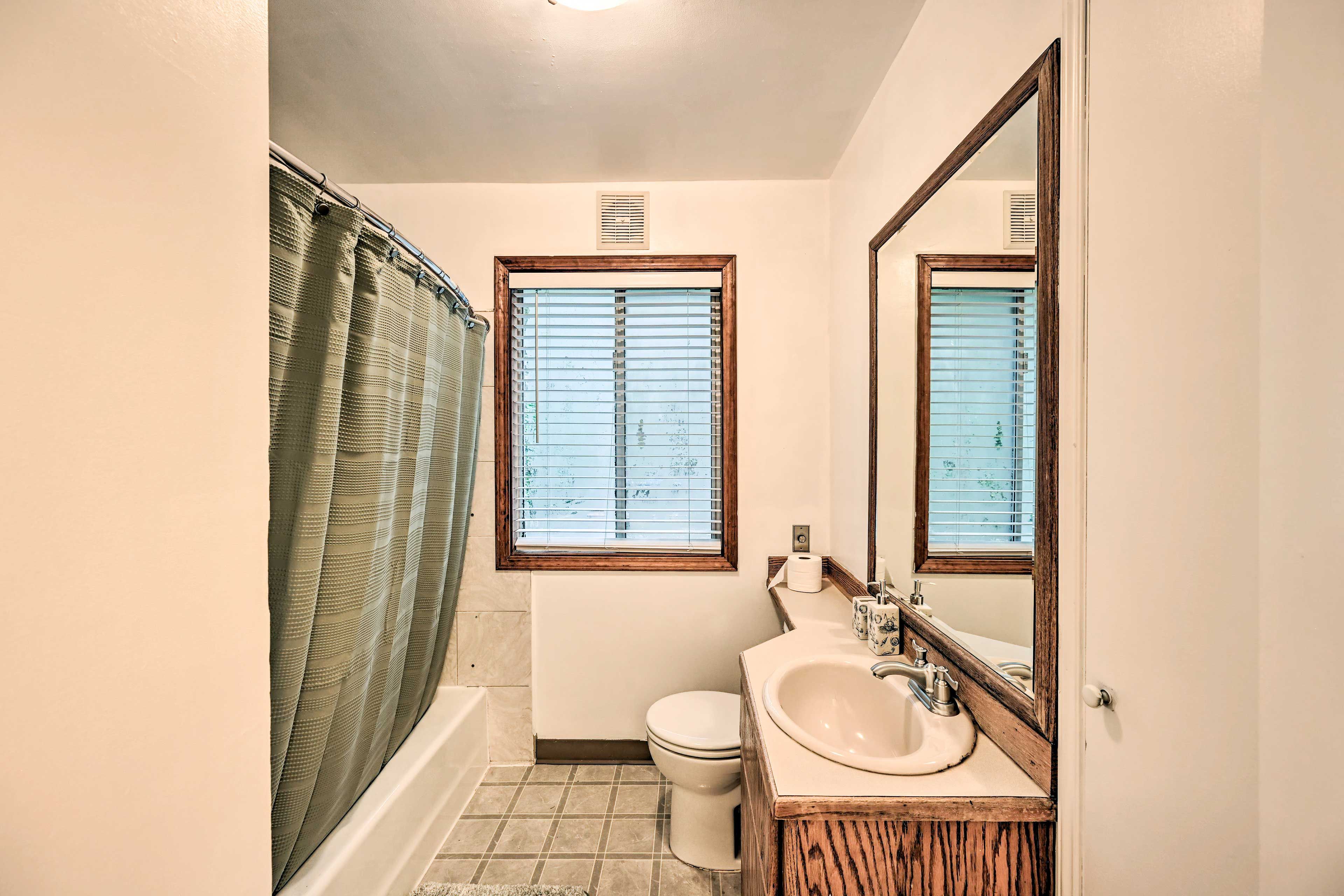Full Bathroom | 2nd Floor