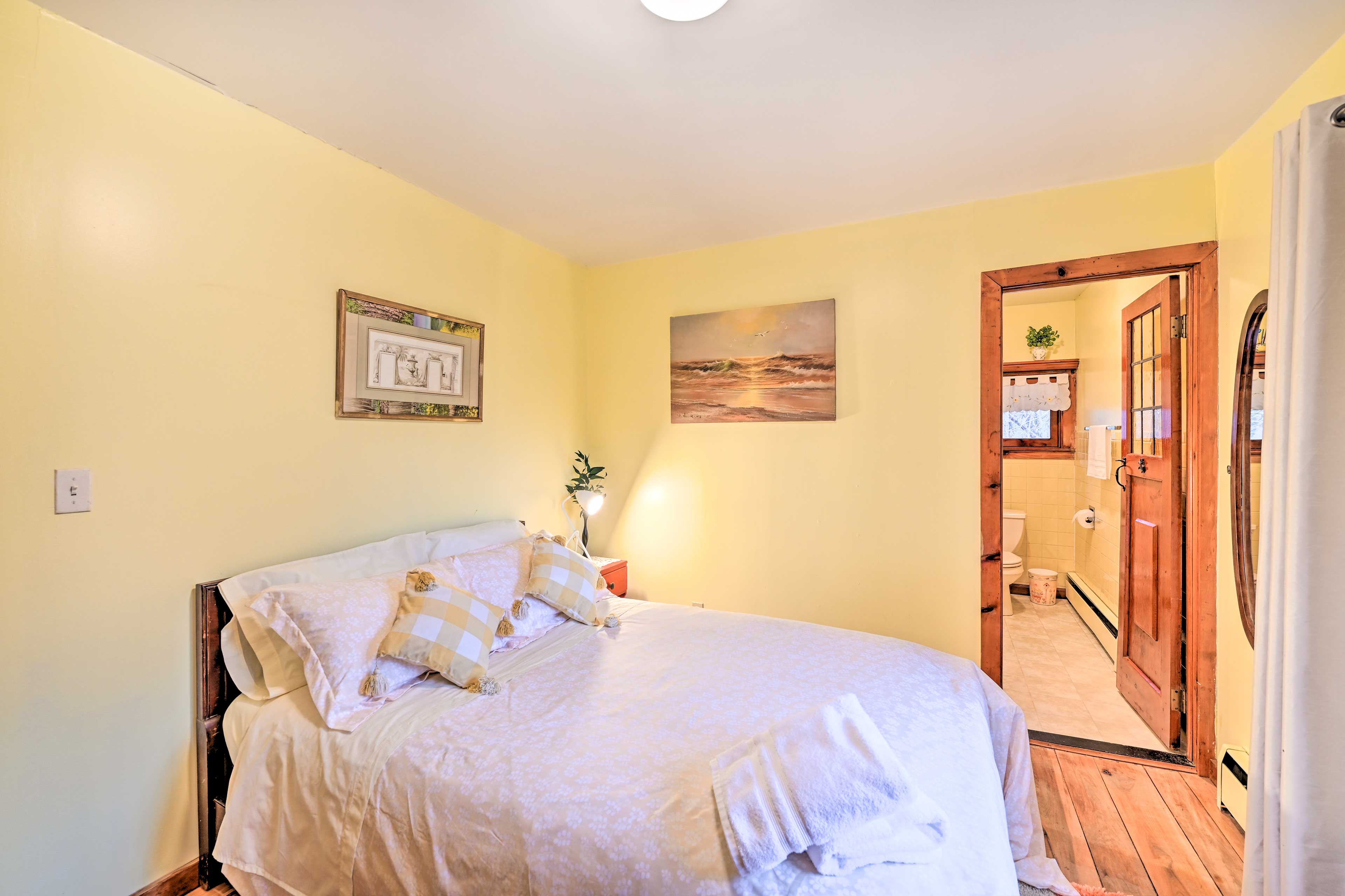 Bedroom 2 | 1st Floor | Full Bed | Linens Provided