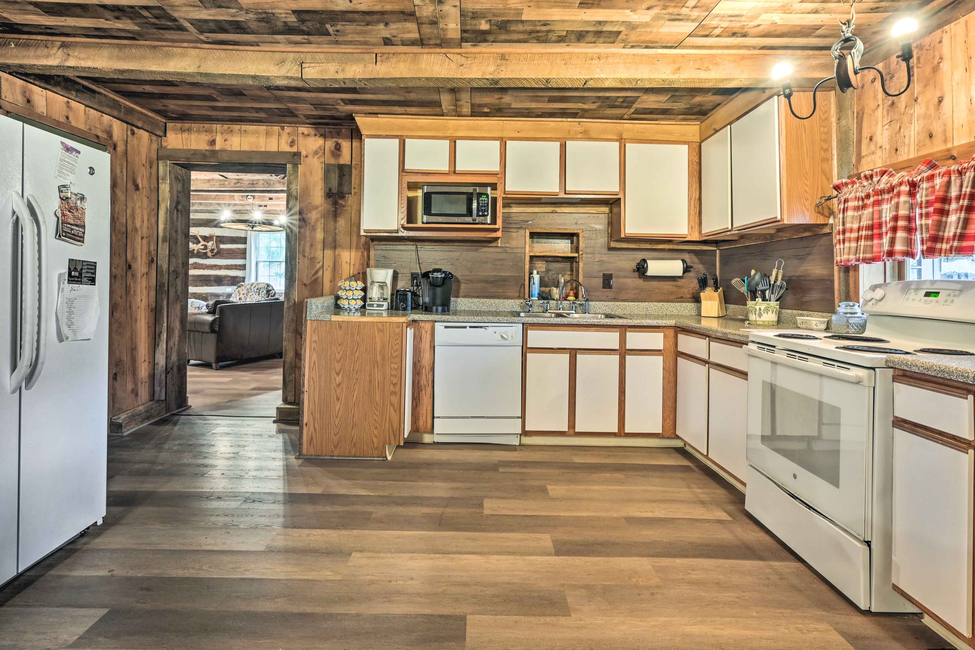 Kitchen | Cooking Basics | Coffee Maker | Paper Towels/Trash Bags Provided
