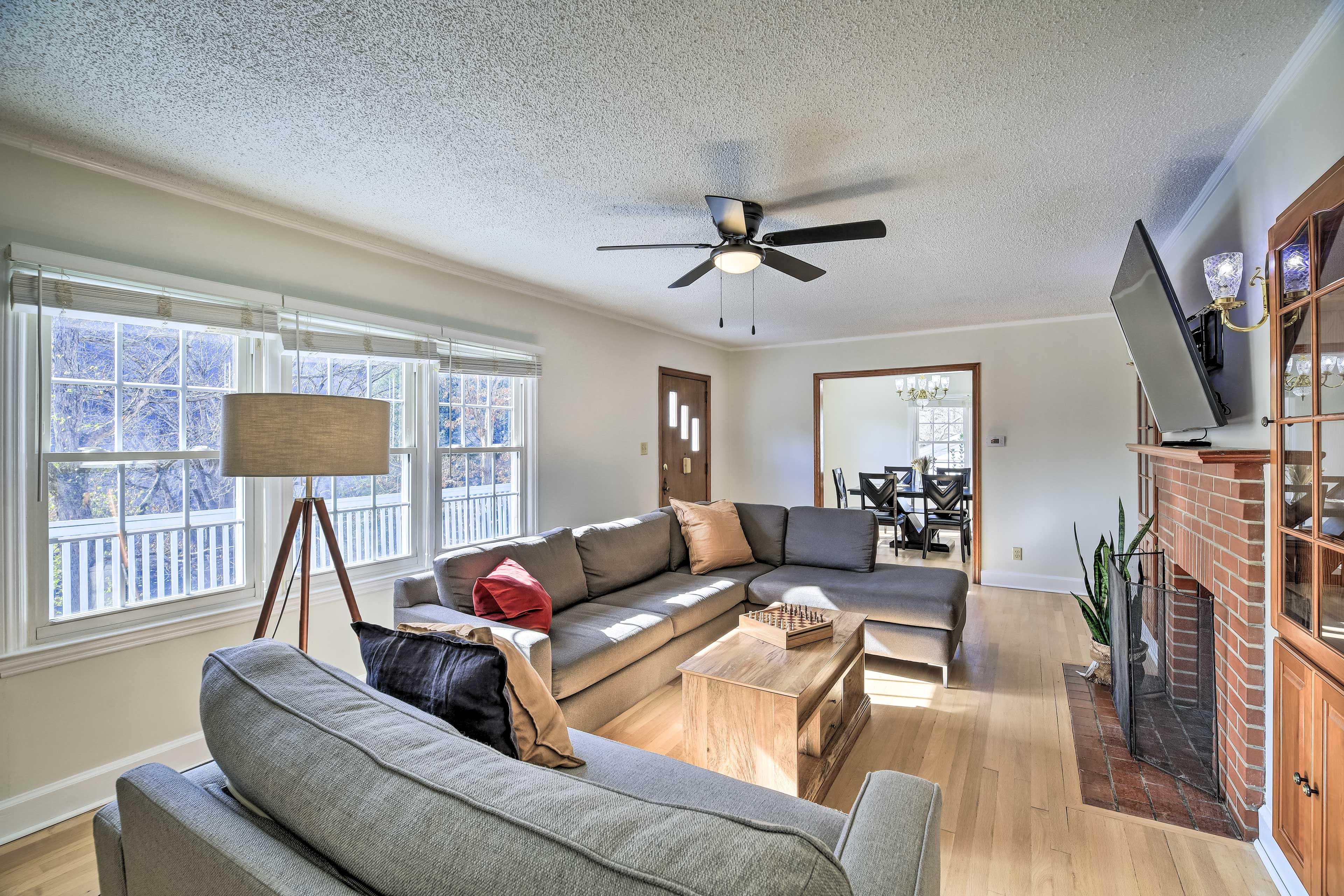 Living Room | Free WiFi | Smart TV | Twin Sleeper Sofa