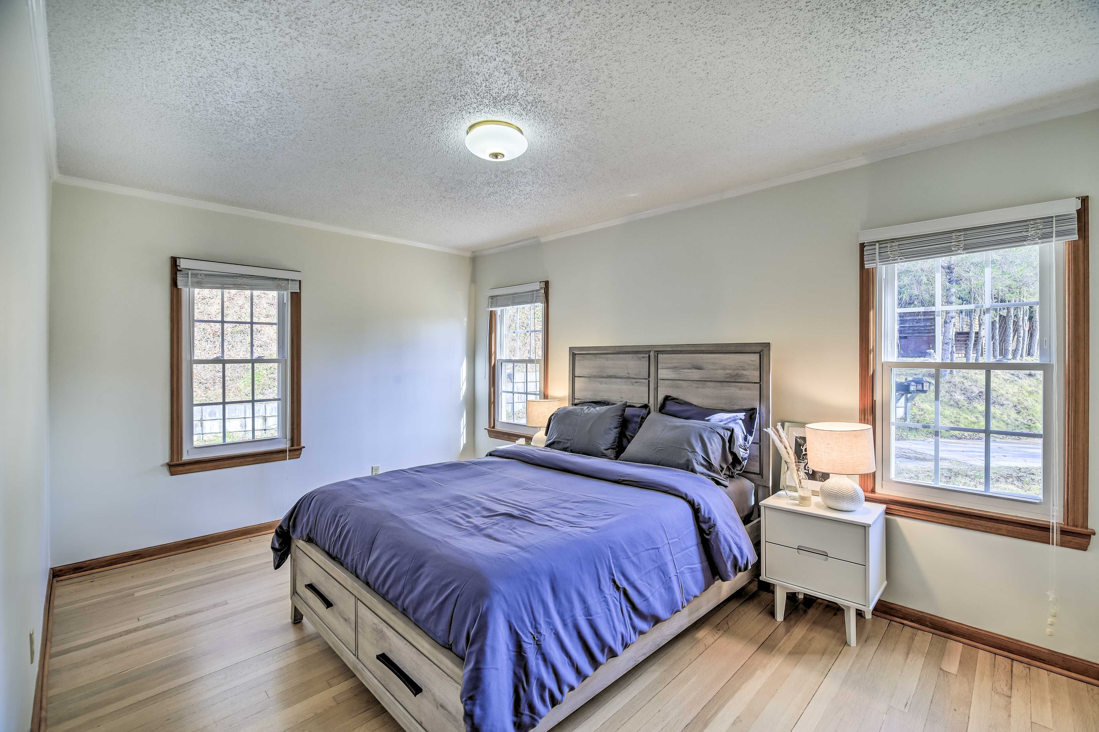 Bedroom 1 | Queen Bed | Linens Provided