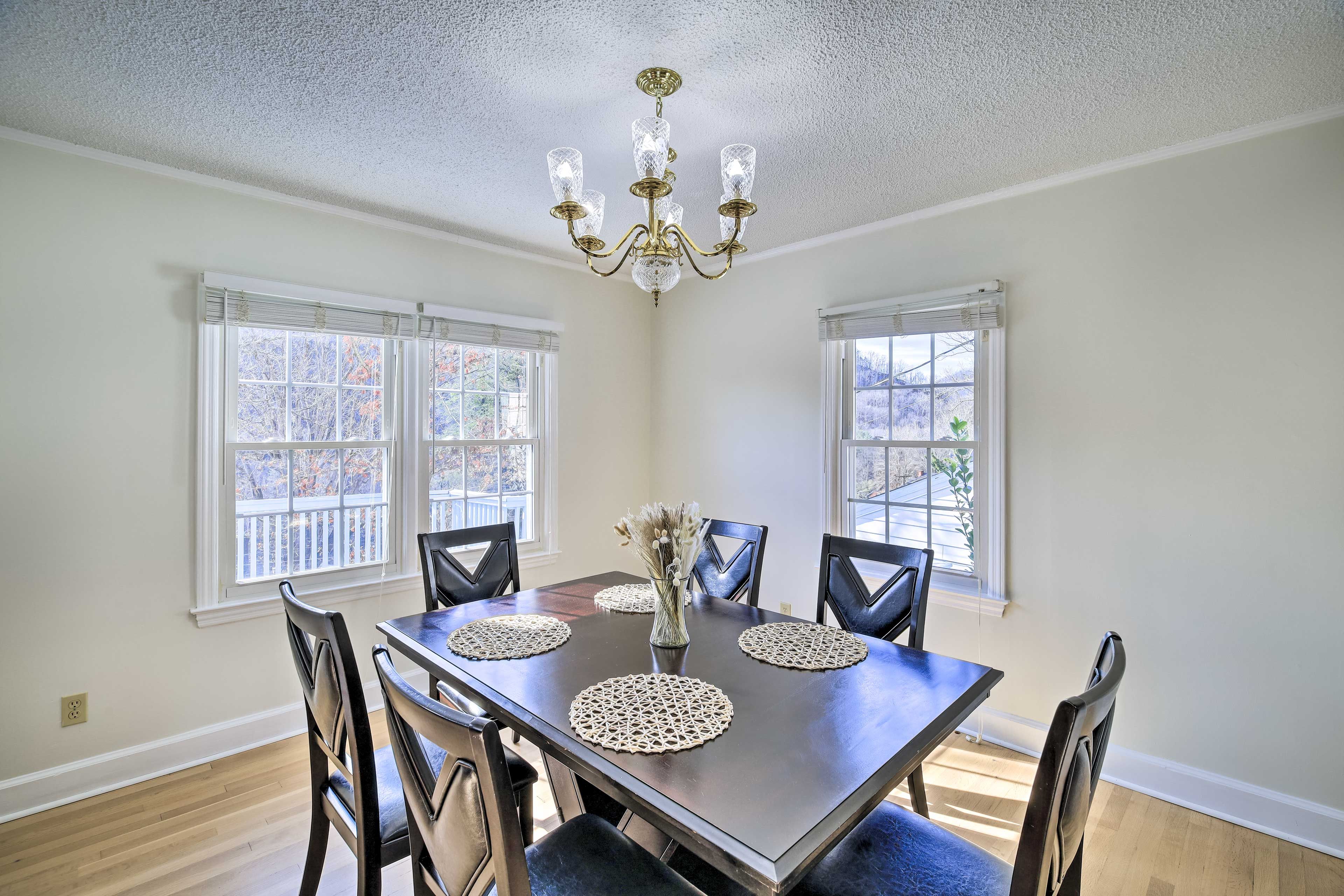 Dining Room | Dishware & Flatware Provided