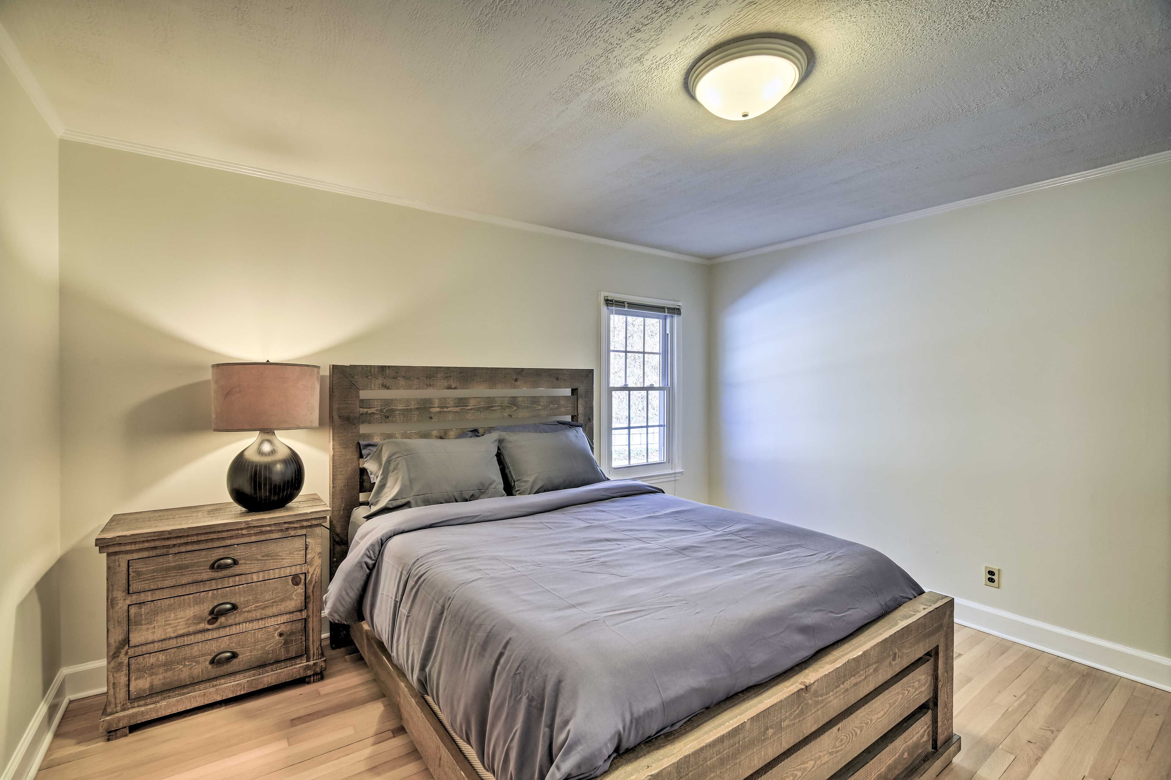 Bedroom 2 | Queen Bed