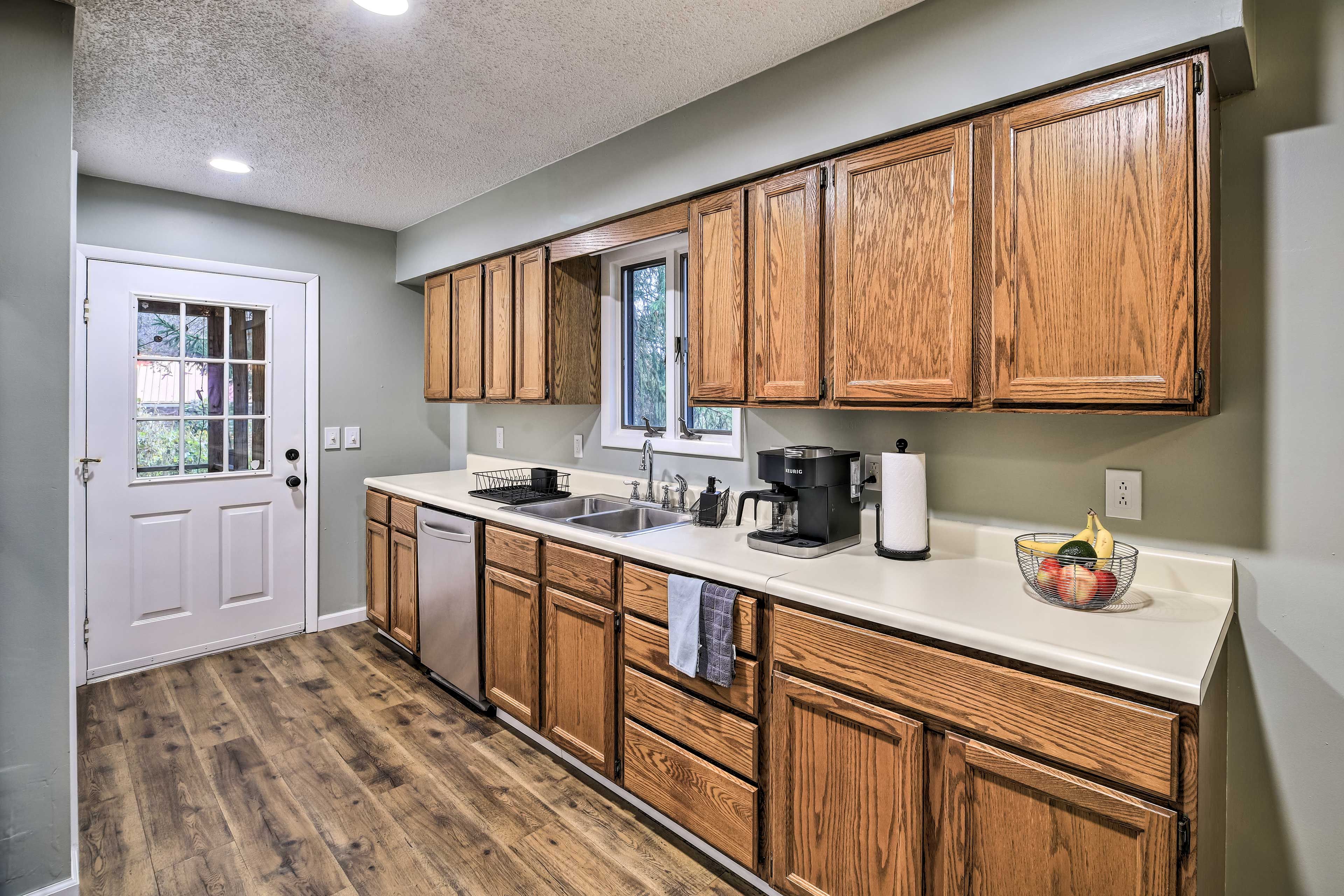 Kitchen | Cooking Basics | Coffee Maker | Paper Towels/Trash Bags Provided