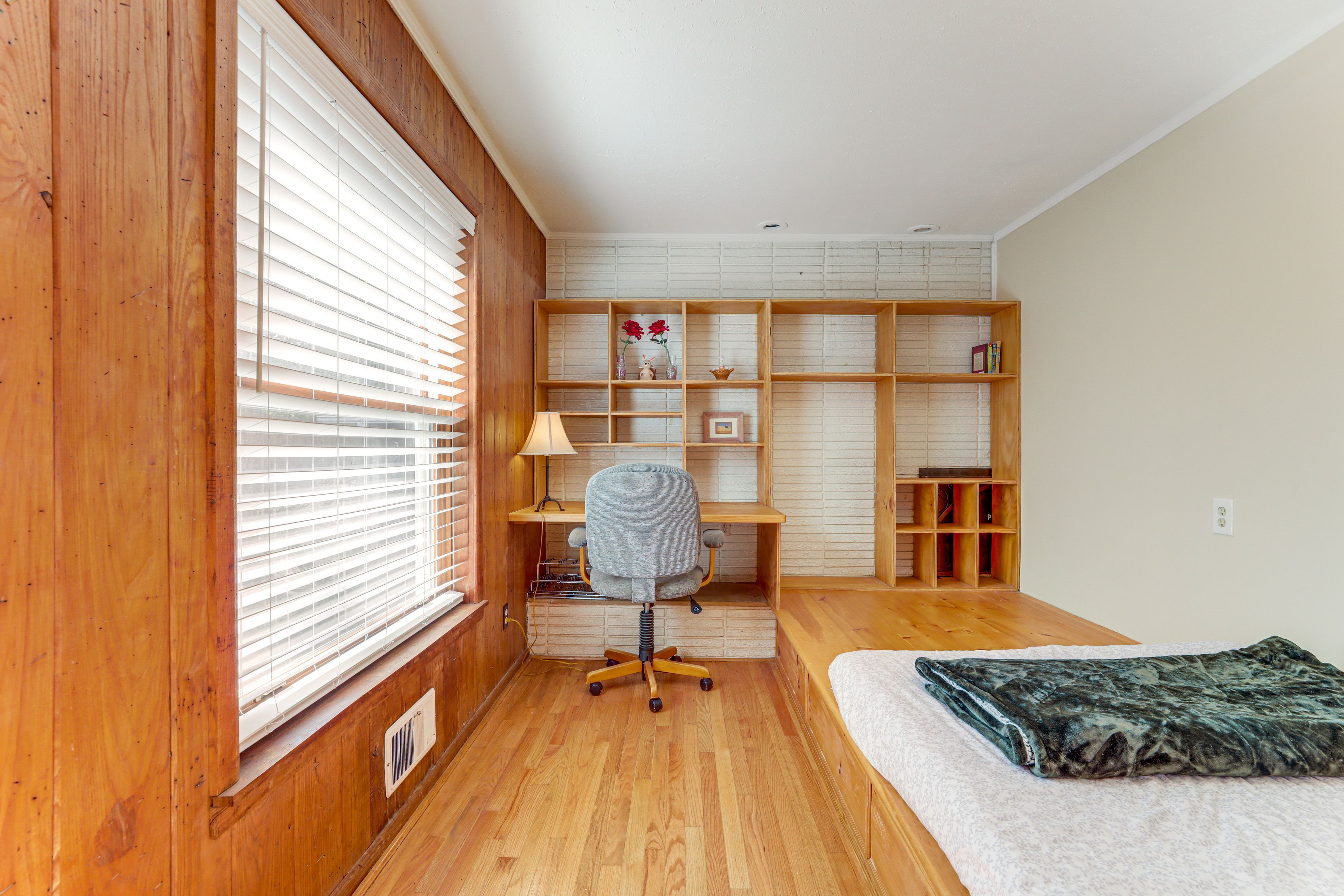 Bedroom 4 | Queen Bed