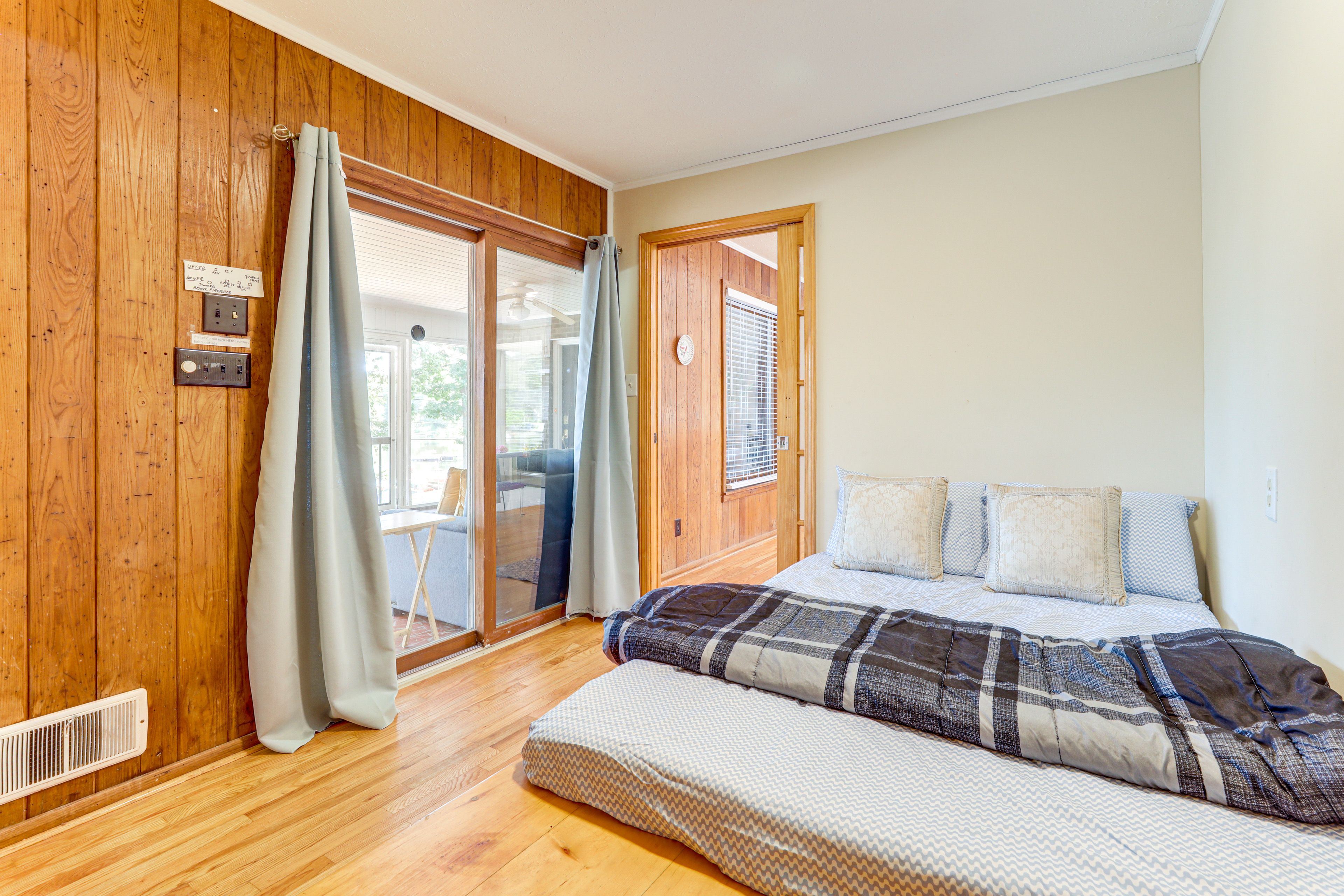 Bonus Room | King Floor Mattress