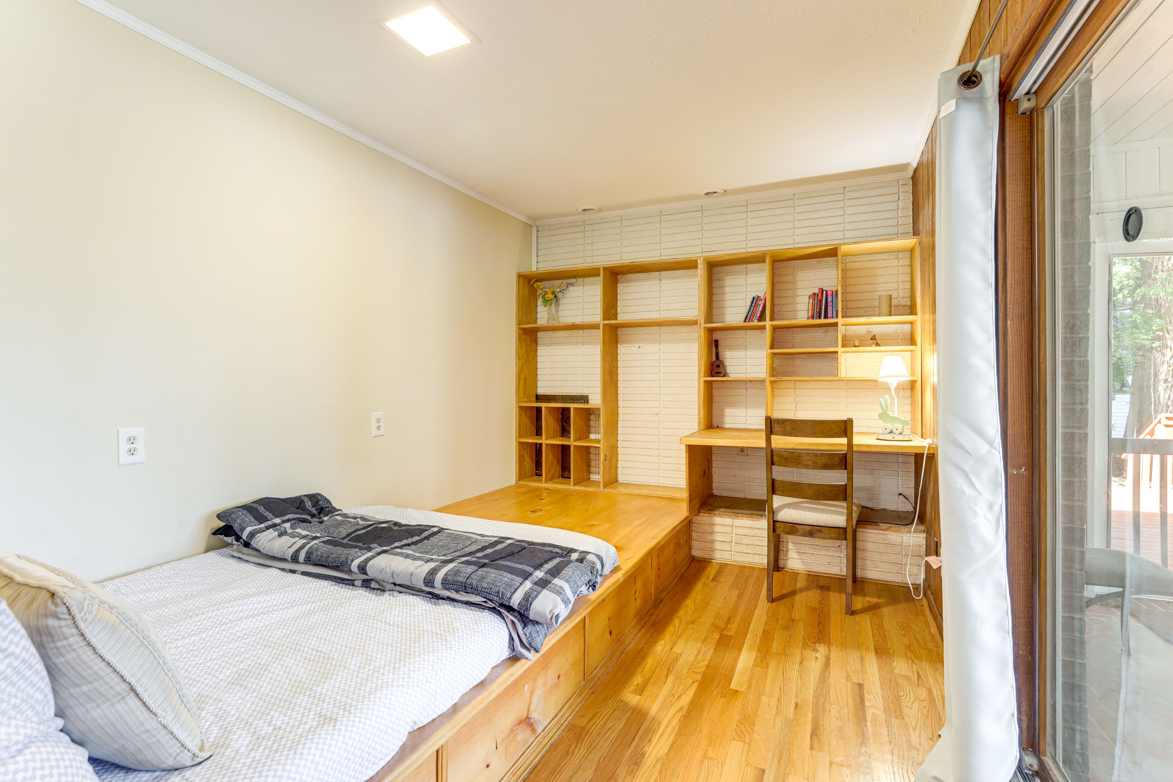 Bedroom 5 | Queen Bed